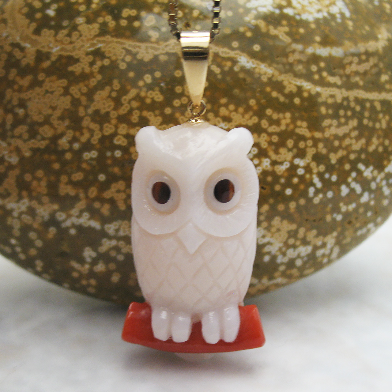 Bijoux fromsea 何だか可愛い♪フクロウK18珊瑚ペンダント