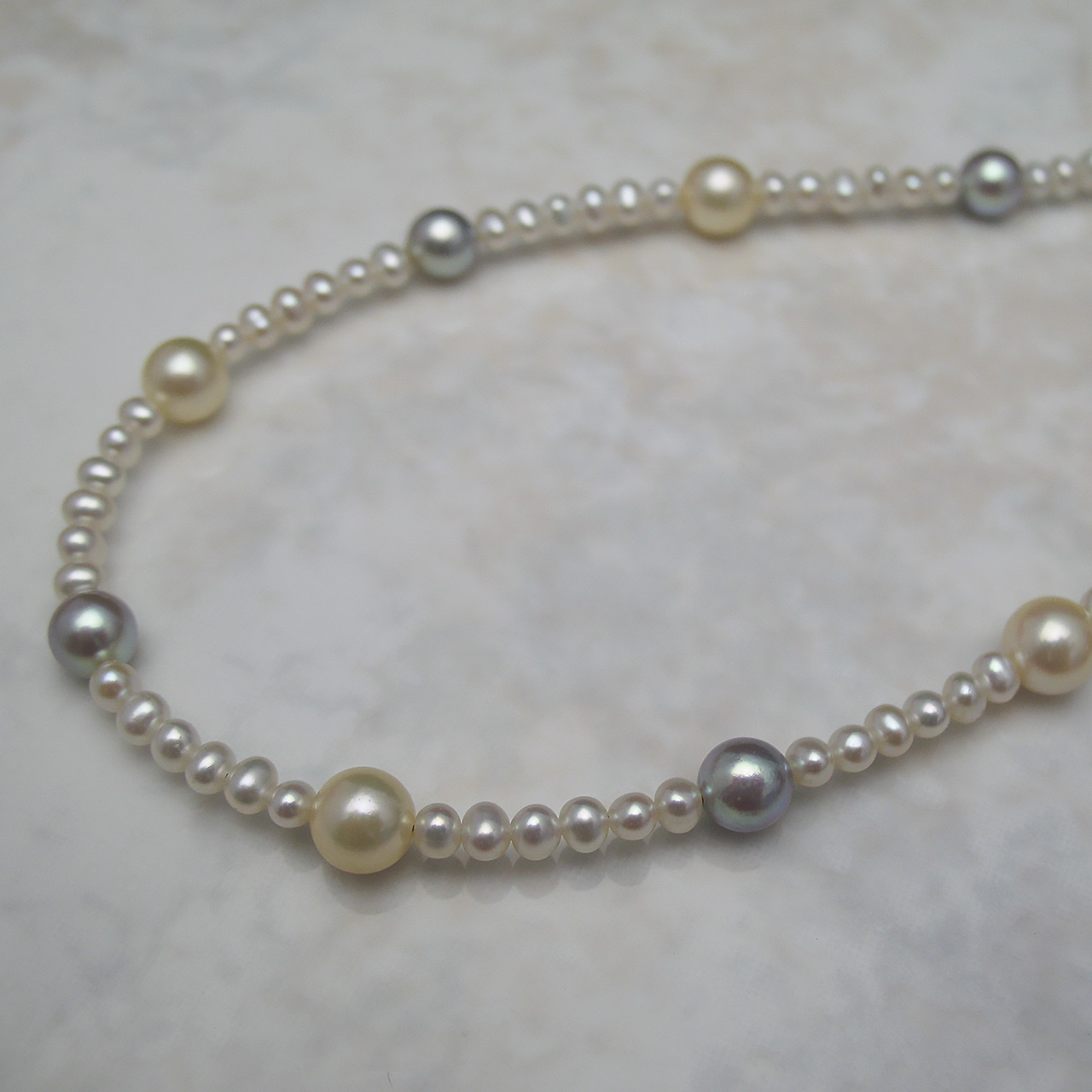 あこや＆ 淡水真珠 ステーションネックレス - 画像 (2)