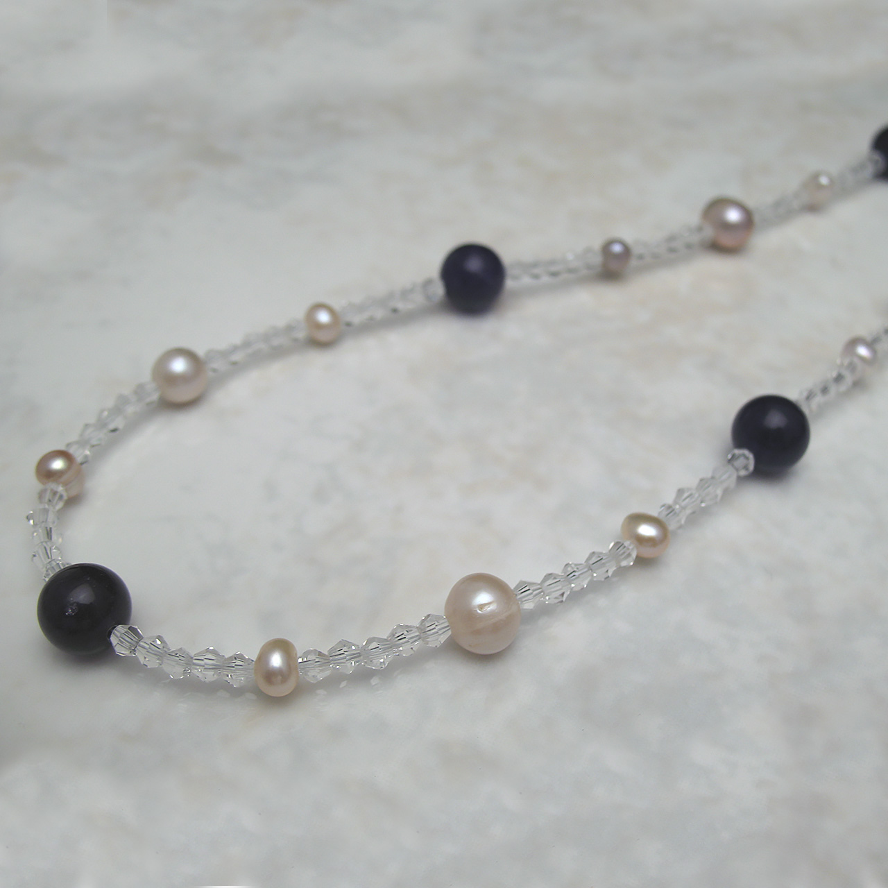 アメジスト＆淡水真珠・水晶ロングネックレス - 画像 (2)