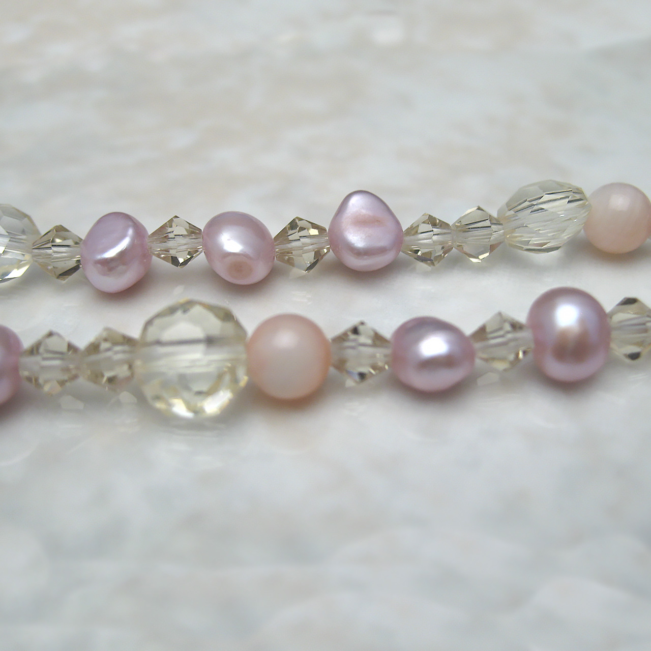 淡水真珠＆水晶・桃色珊瑚ネックレス - 画像 (4)