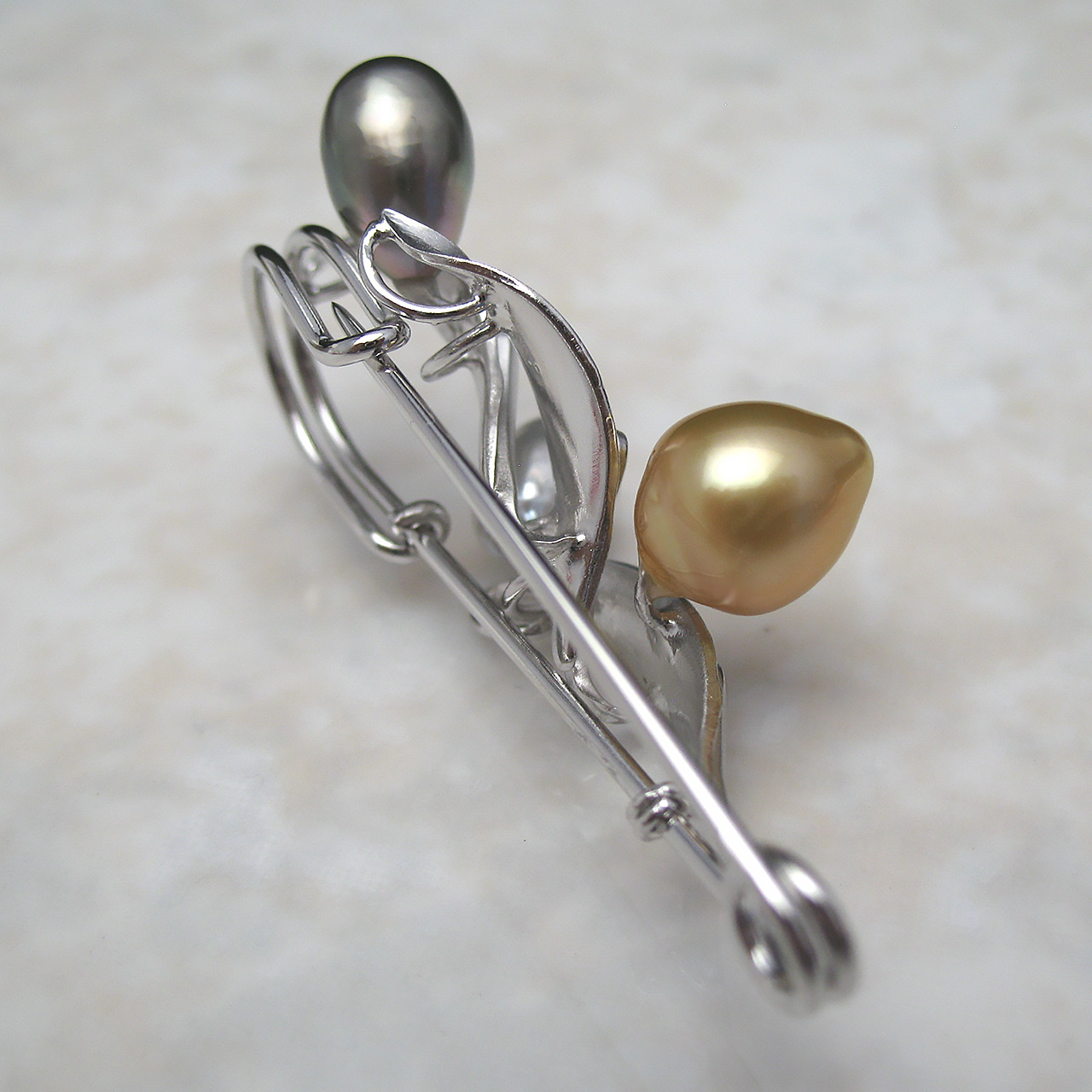 南洋金色・黒蝶ケシ・白蝶ケシ真珠安全ピンブローチ - 画像 (4)