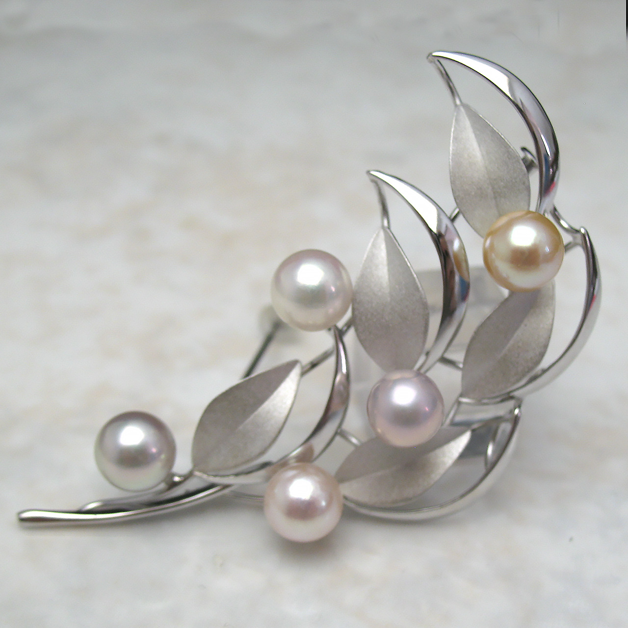 あこやナチュラルブローチ『 木漏れ日マルチカラー スペシャル』 - 画像 (2)