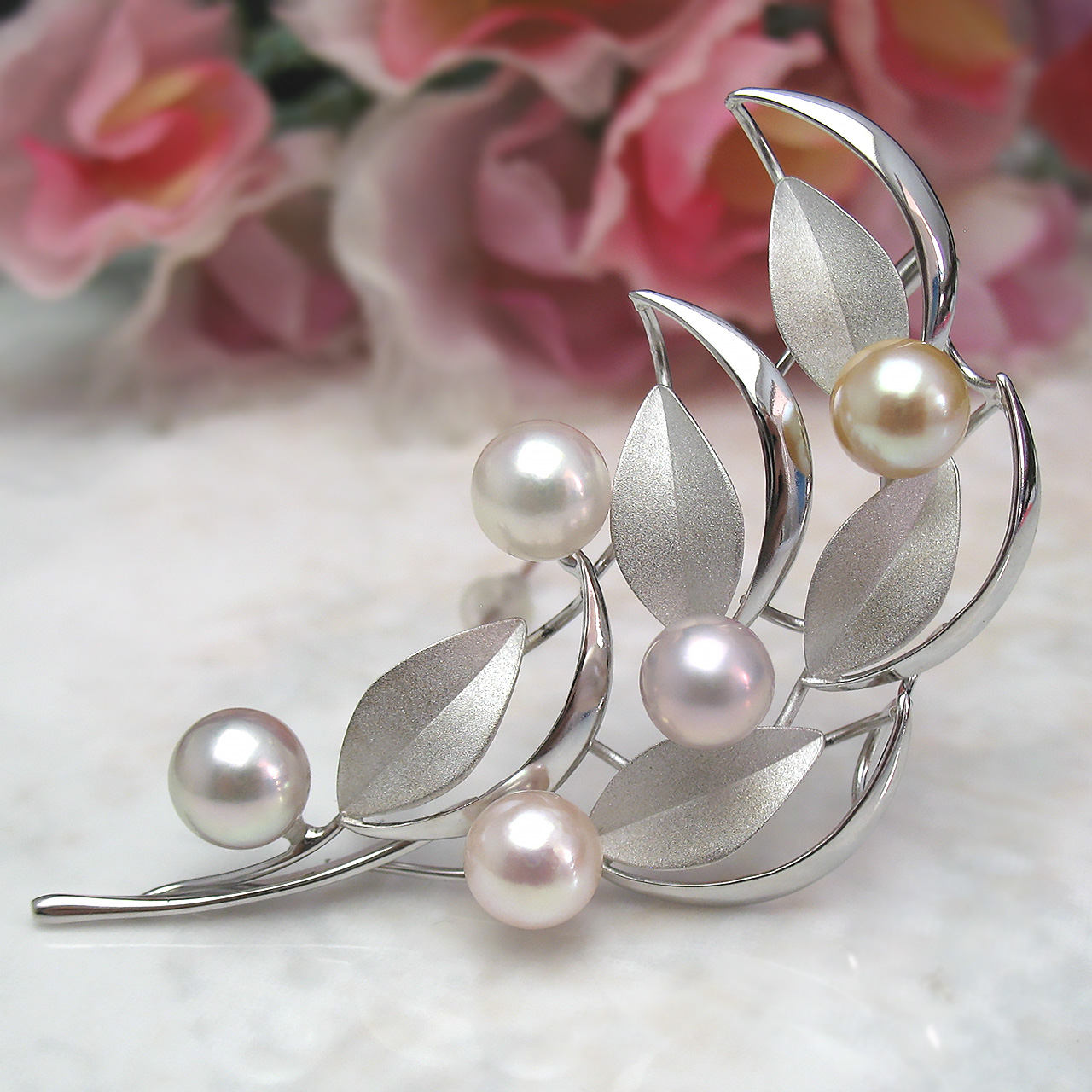 あこやナチュラルブローチ『 木漏れ日マルチカラー スペシャル』