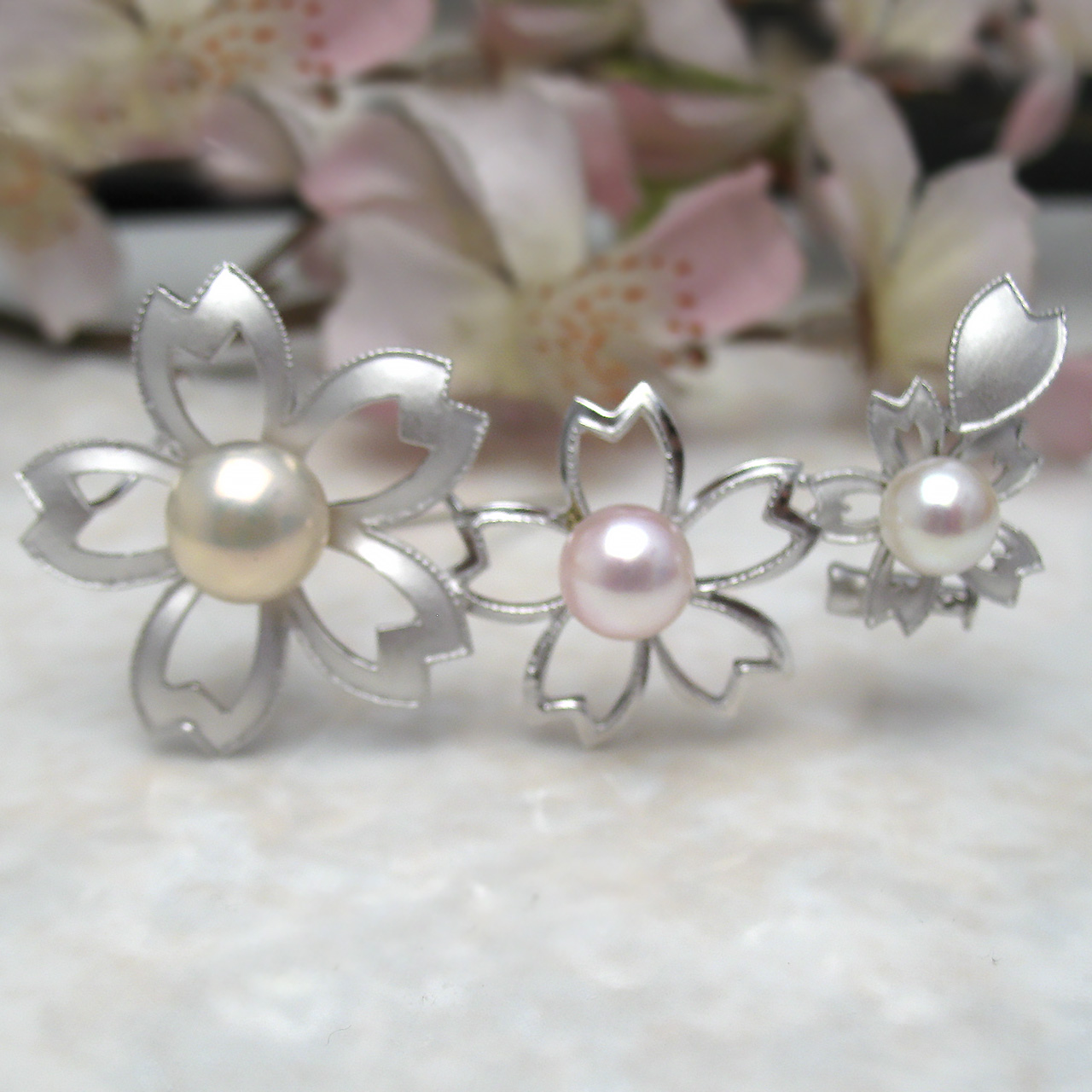 『散らない桜』ブローチ