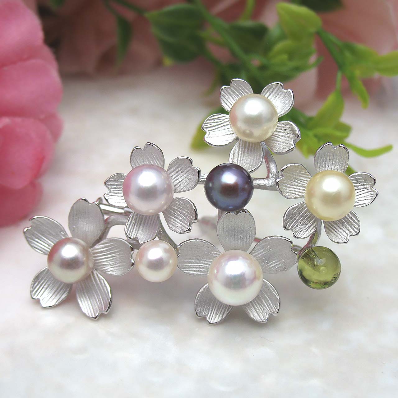 散らない桜ブローチ