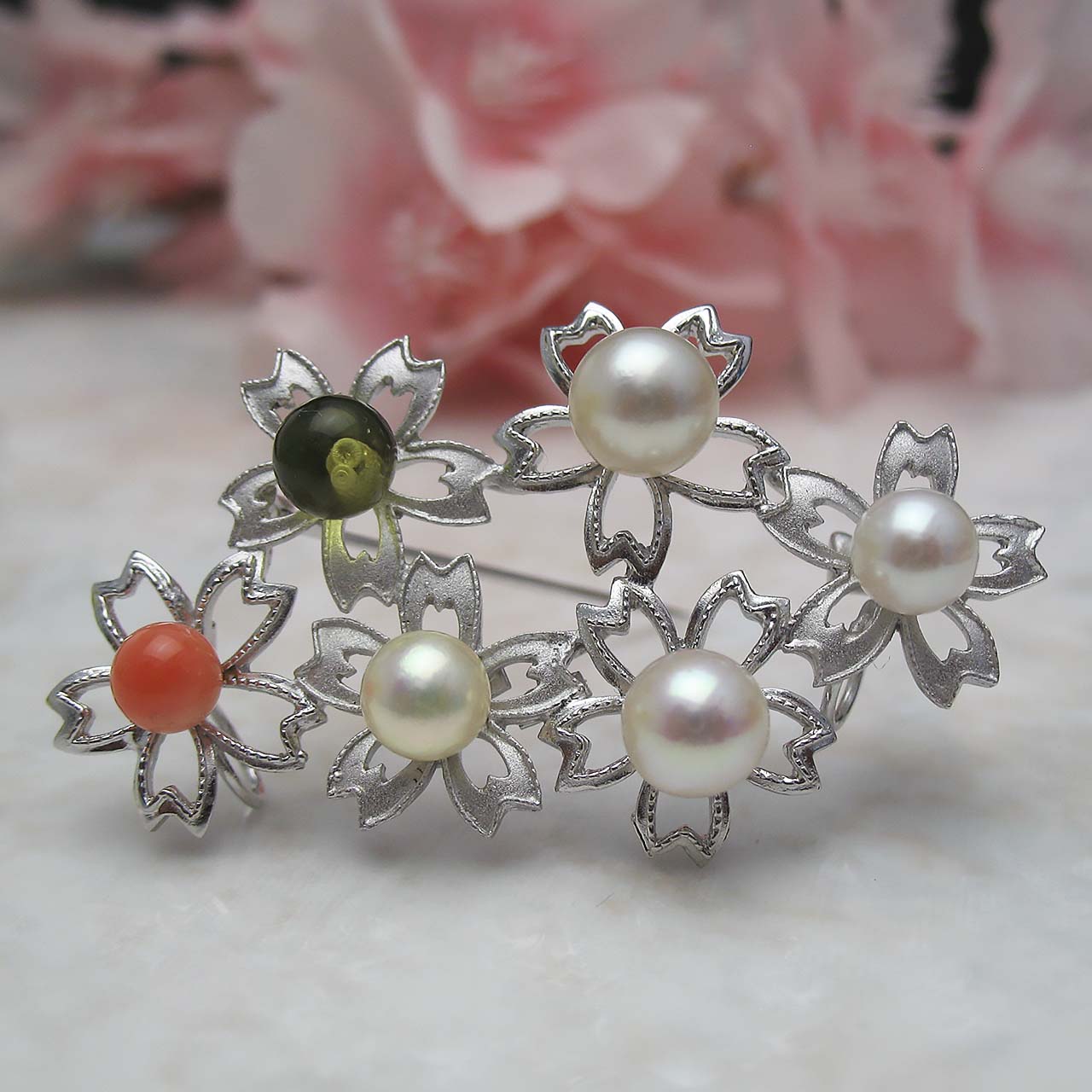 『散らない桜』ブローチ