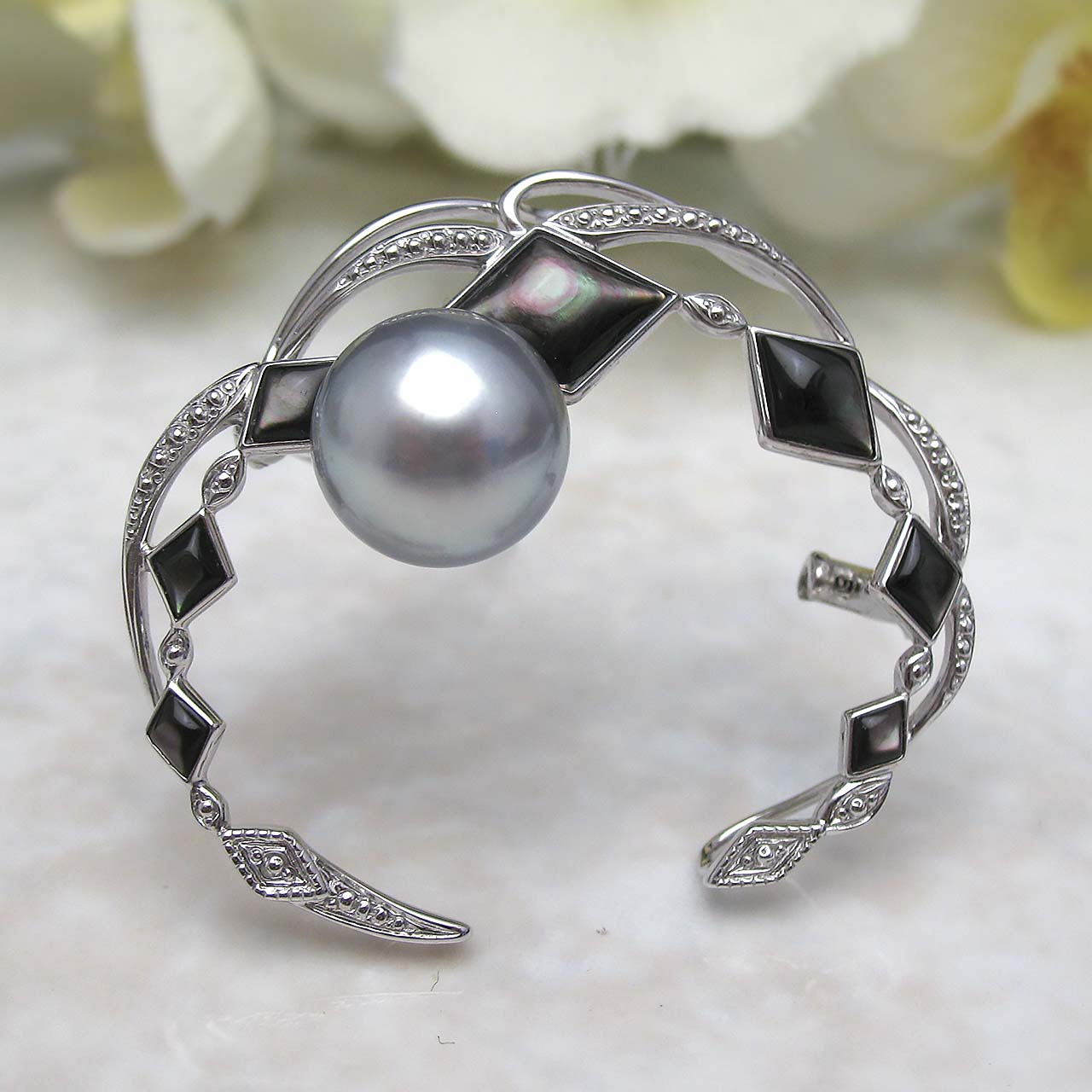 『黒蝶真珠 ブローチ』