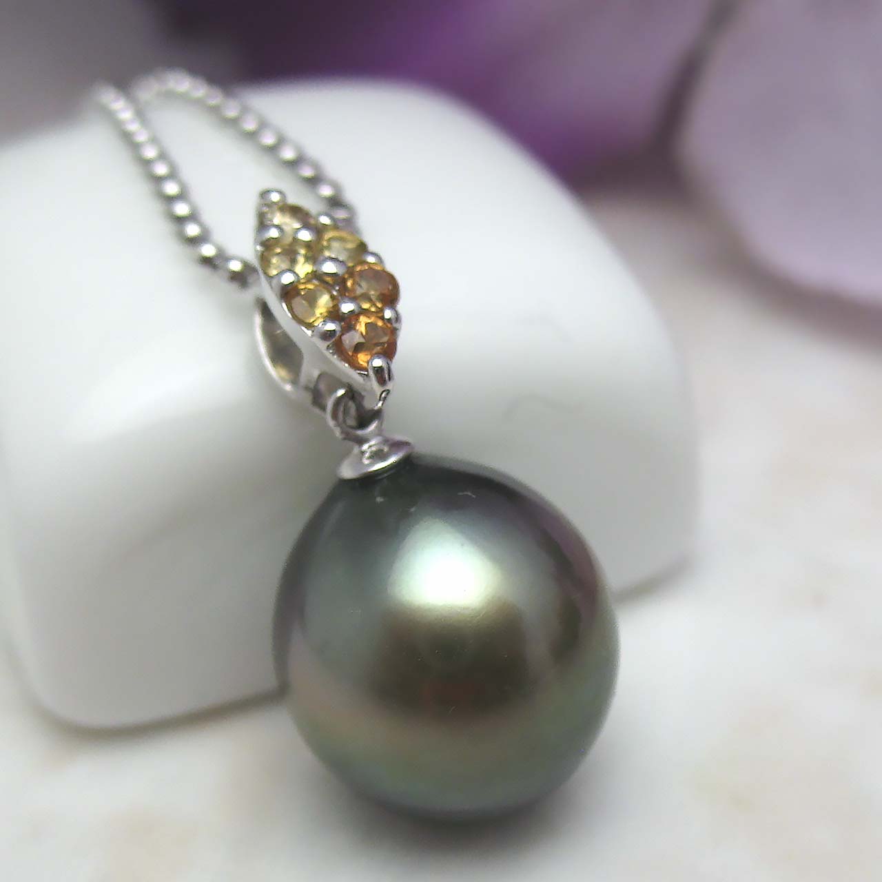 『 K18WG 10.8ミリ黒蝶真珠お嬢のペンダント』