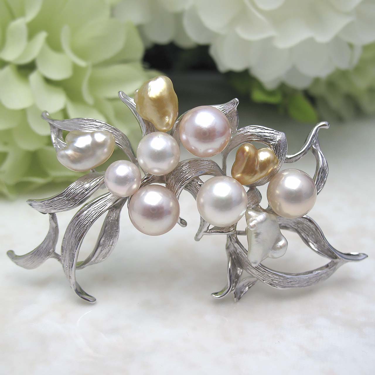 あこや・淡水＆南洋金色ケシ・白蝶ケシ ブローチ