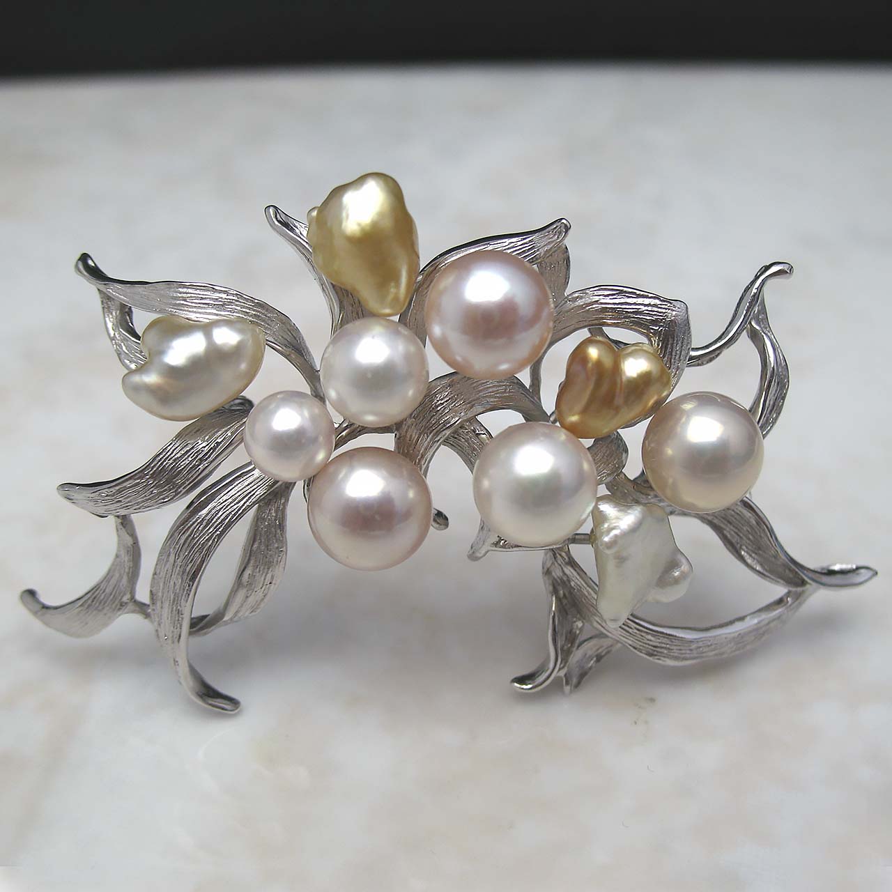 あこや・淡水＆南洋金色ケシ・白蝶ケシ ブローチ - 画像 (4)