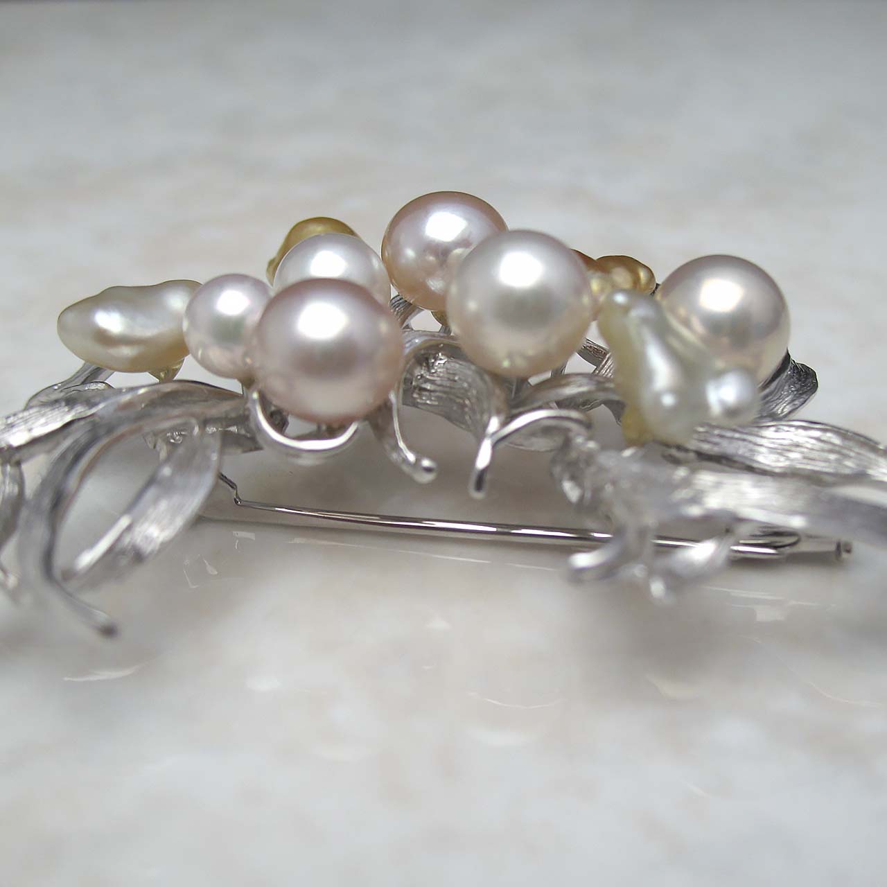 あこや・淡水＆南洋金色ケシ・白蝶ケシ ブローチ - 画像 (3)