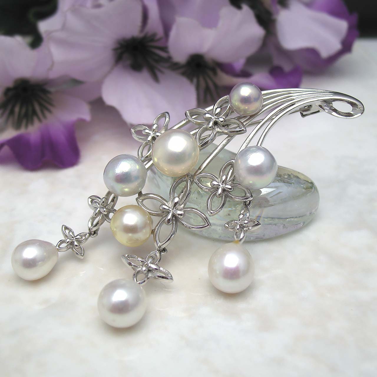 揺れるブローチ あこや&淡水真珠ブローチ兼ペンダント「スピーチ・バルーン」