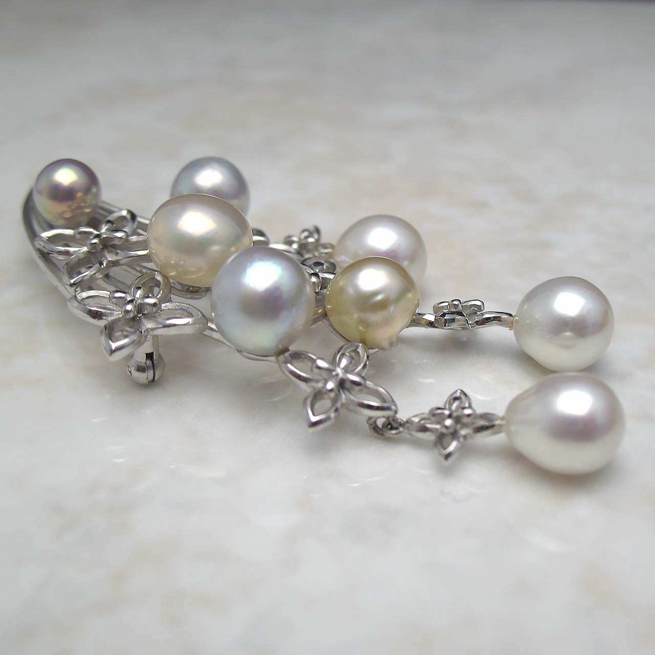 揺れるブローチ あこや&淡水真珠ブローチ兼ペンダント「スピーチ・バルーン」 - 画像 (4)