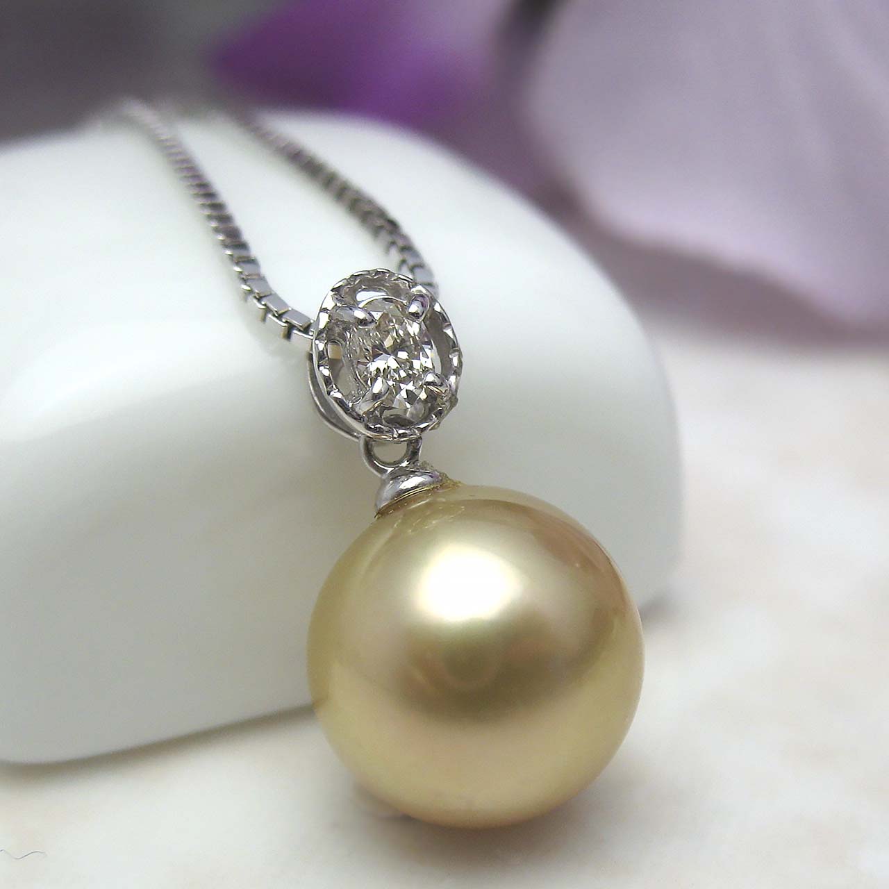 K18WG 南洋金色9.5ミリペンダント