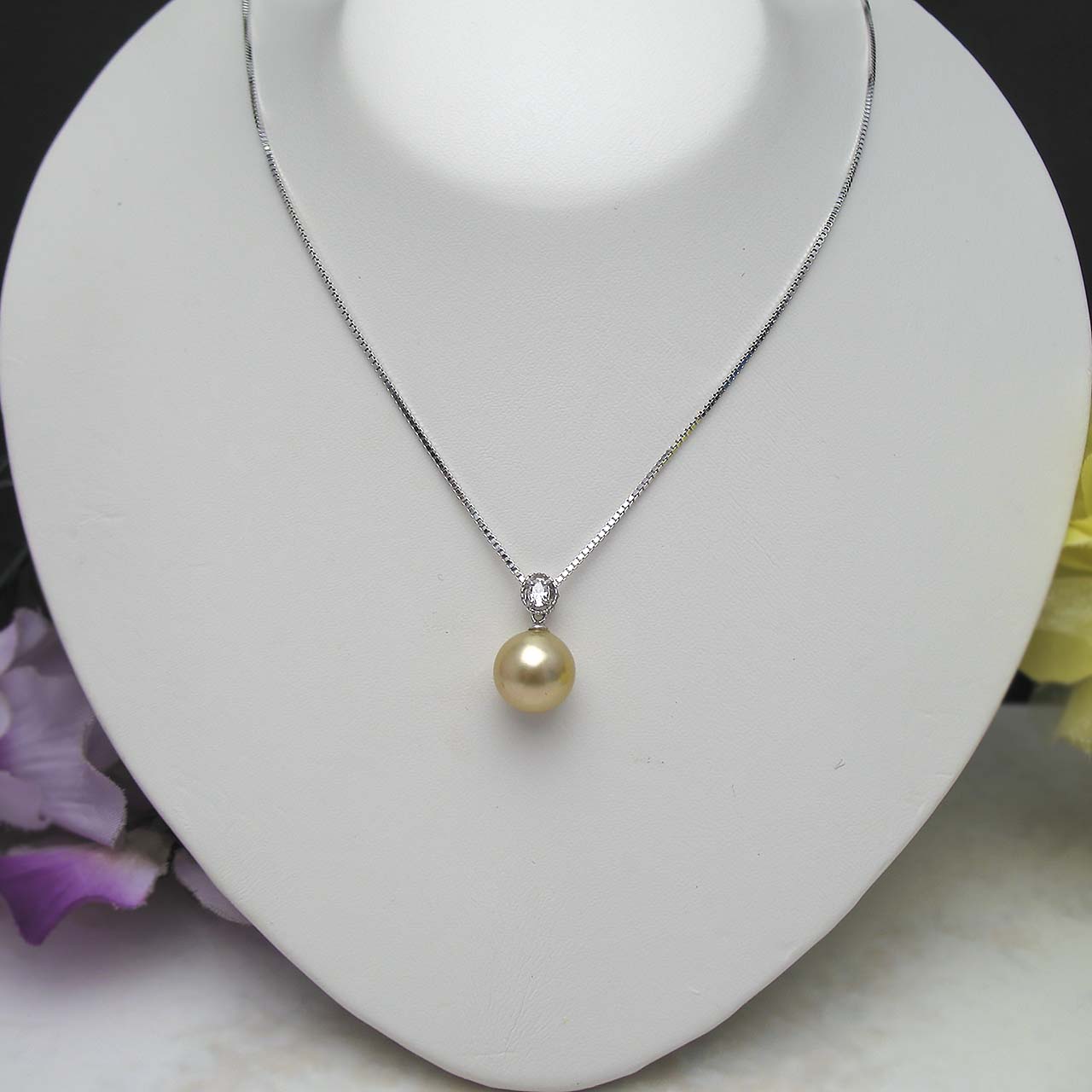 K18WG 南洋金色9.5ミリペンダント - 画像 (2)