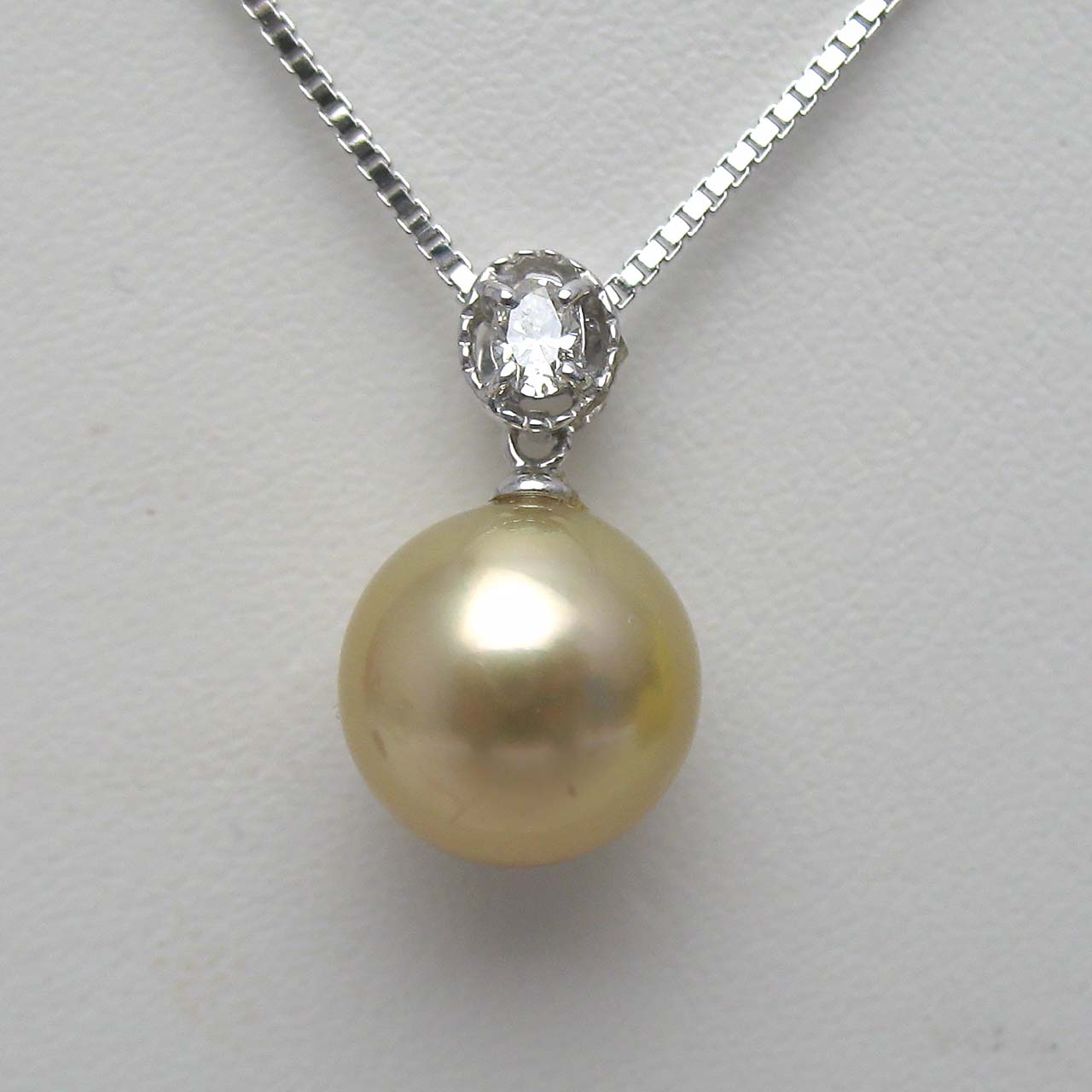 K18WG 南洋金色9.5ミリペンダント - 画像 (3)