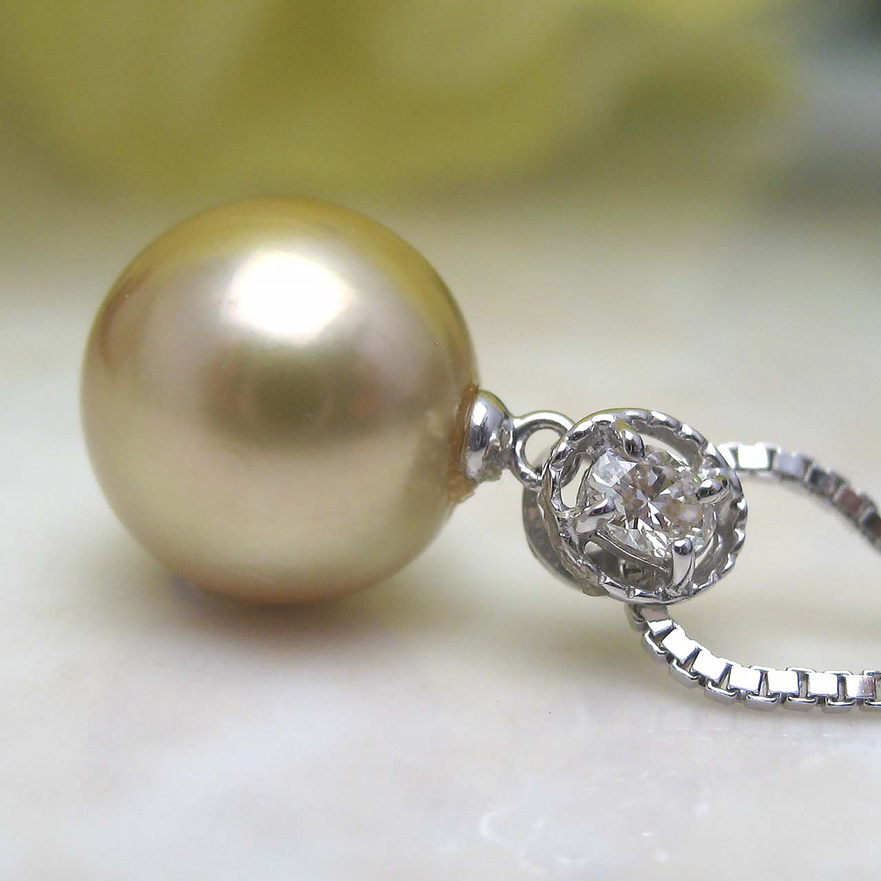 K18WG 南洋金色9.5ミリペンダント - 画像 (7)