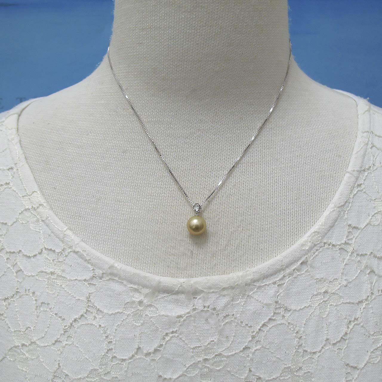 K18WG 南洋金色9.5ミリペンダント - 画像 (8)