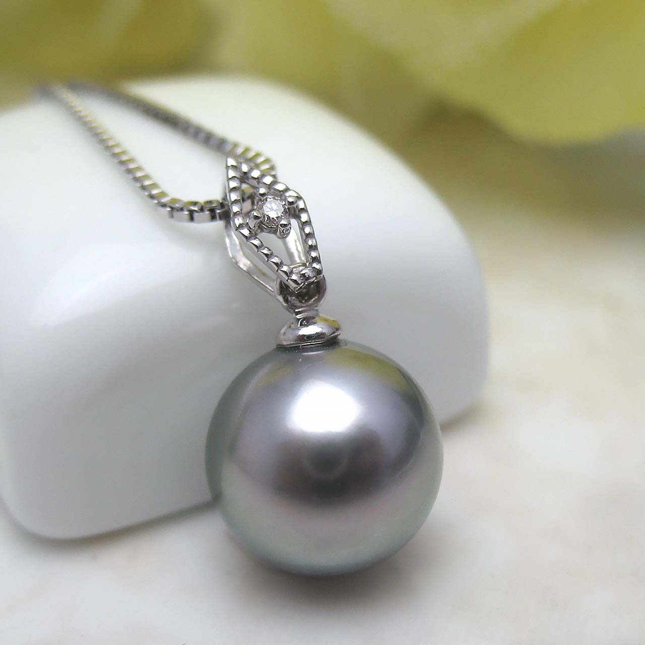 K18WG黒蝶真珠10ミリペンダント