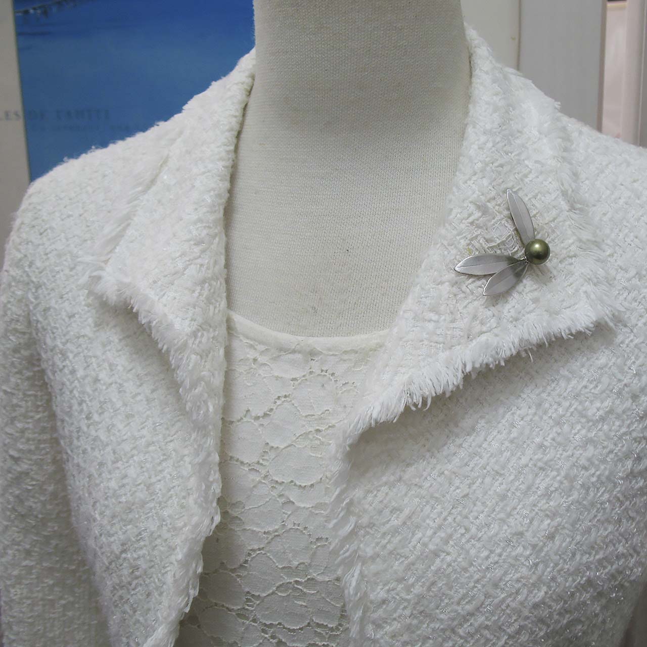 黒蝶真珠ピスタチオ染オリーブブローチ - 画像 (6)