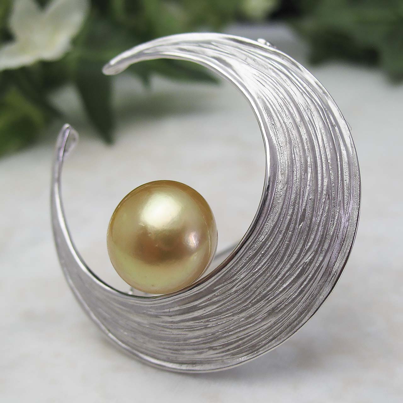 南洋金色 月ブローチ - 画像 (6)