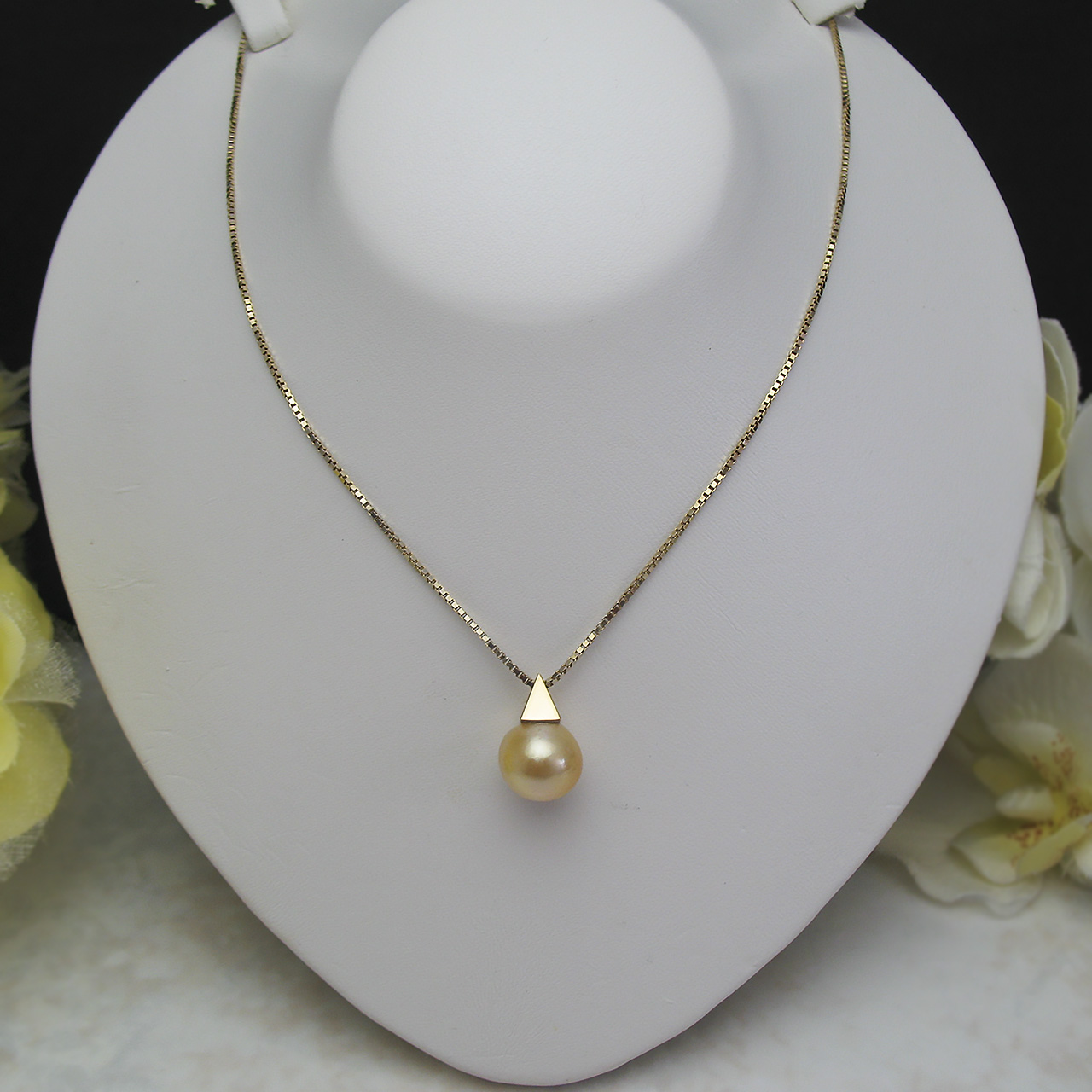 K18ピラミッド 金色ペンダント10.8ミリ - 画像 (2)