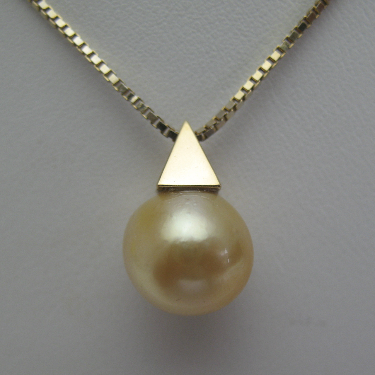 K18ピラミッド 金色ペンダント10.8ミリ - 画像 (3)