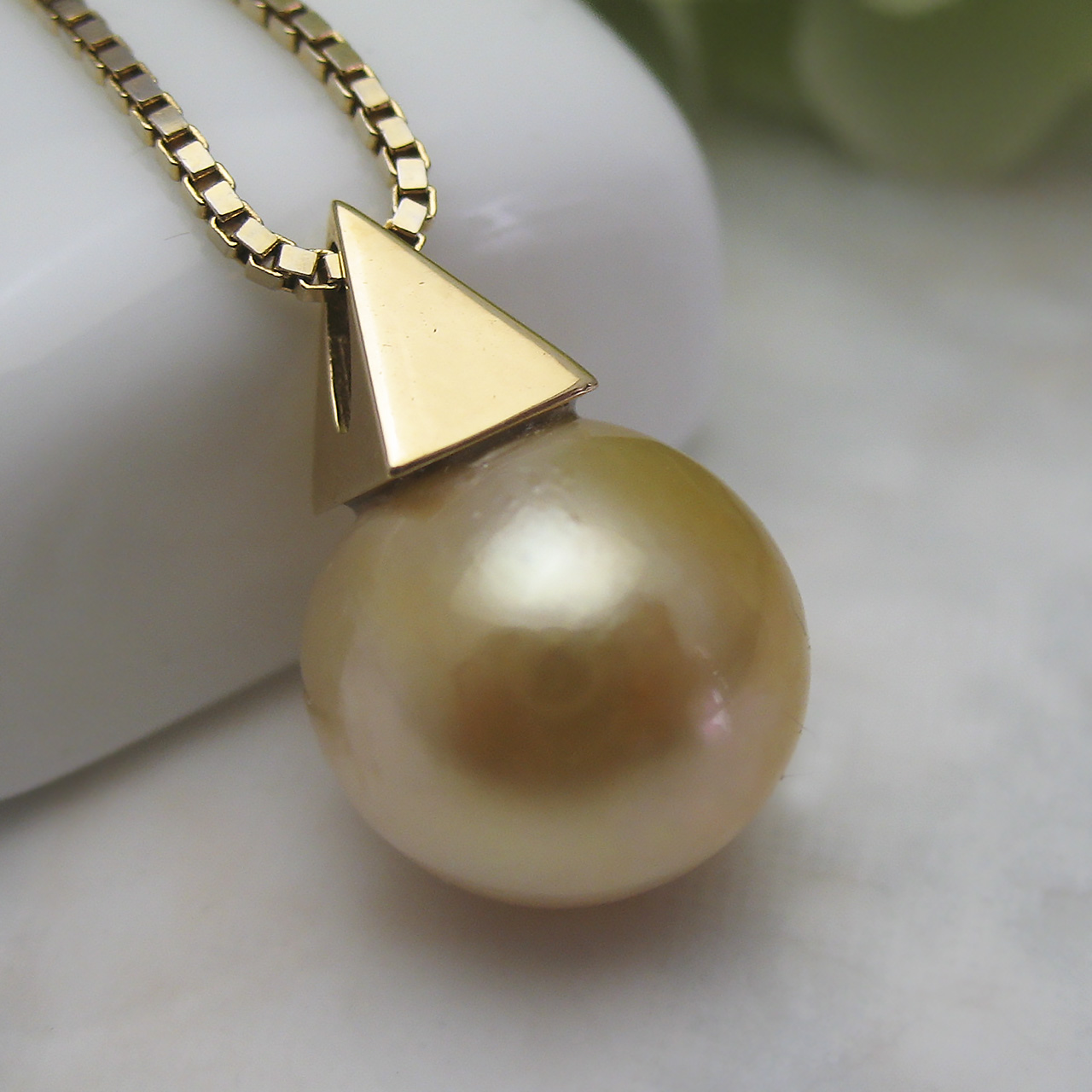 K18ピラミッド 金色ペンダント10.8ミリ