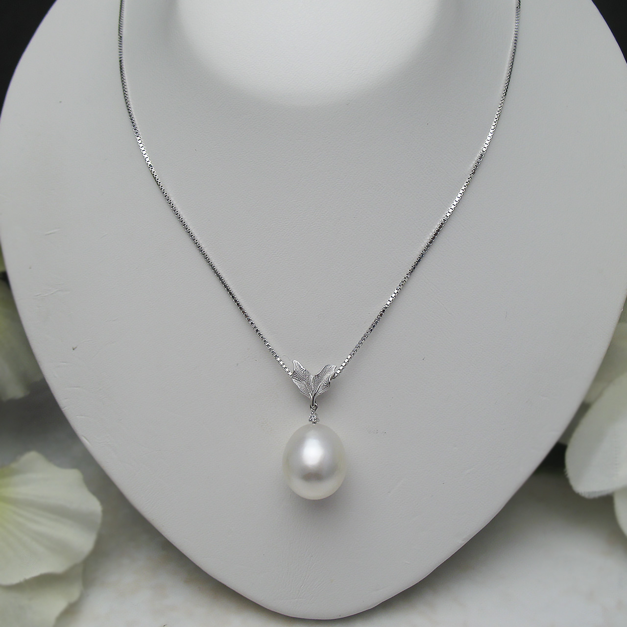 K18WG南洋白蝶＆ダイヤペンダント - 画像 (2)