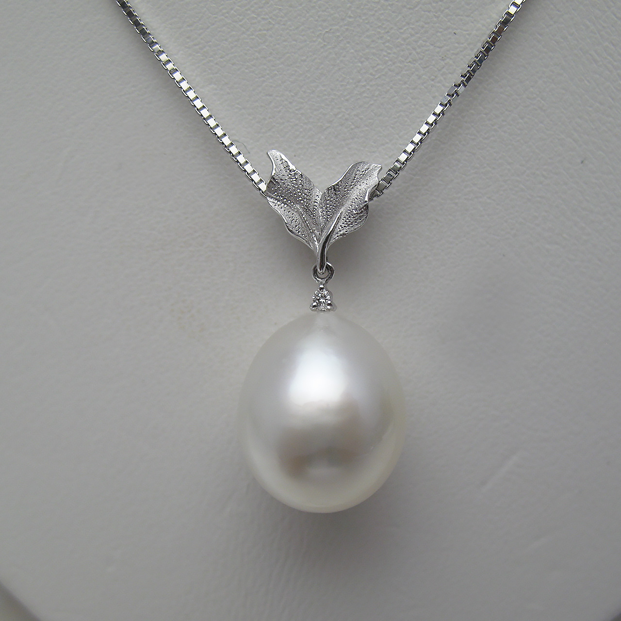 K18WG南洋白蝶＆ダイヤペンダント - 画像 (3)