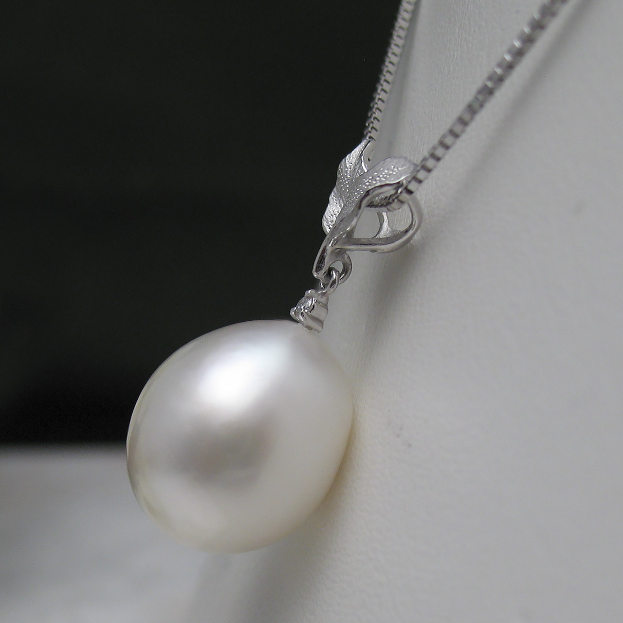 K18WG南洋白蝶＆ダイヤペンダント - 画像 (4)