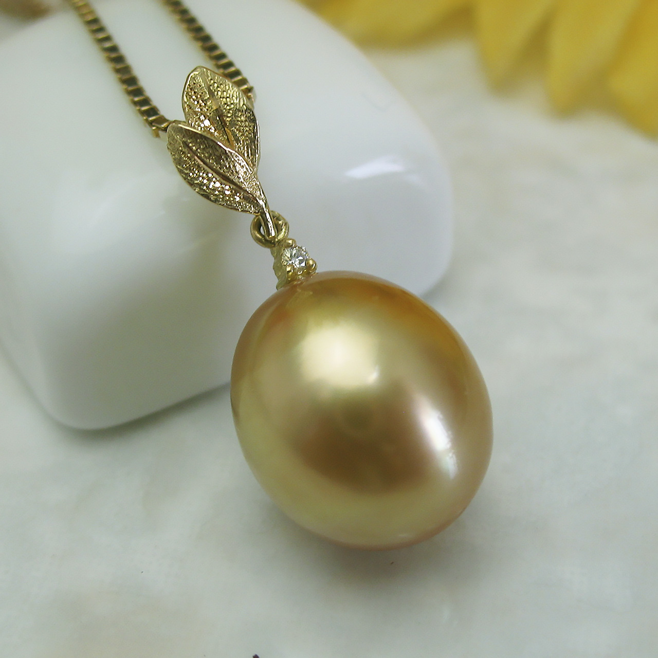 K18 南洋金色ペンダント