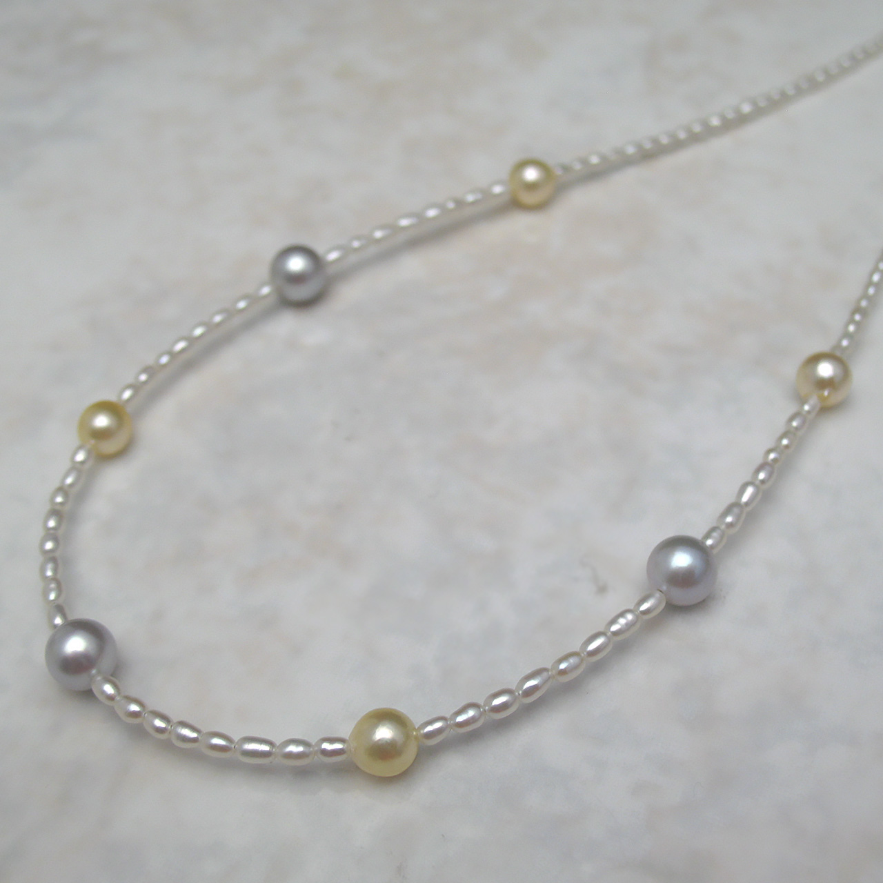 あこや＆ 淡水真珠 ステーションネックレス - 画像 (3)