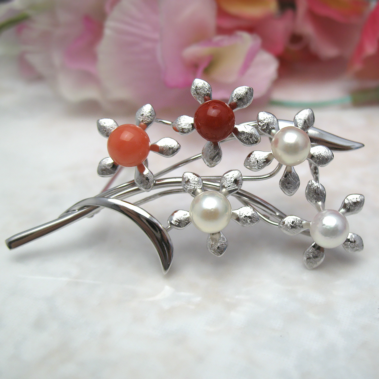 忘れな草のブローチ