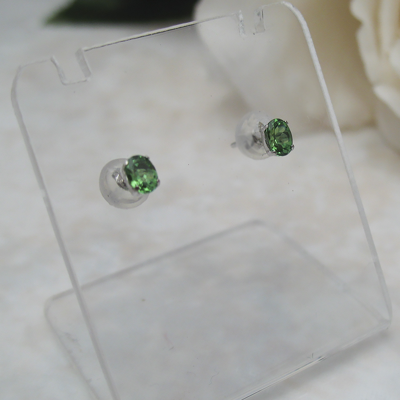 PT900ツァボライト(グリーンガーネット)ピアス