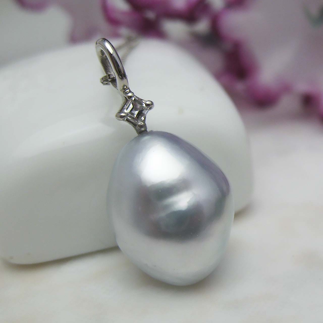 Pt900白蝶真珠&ダイヤペンダント