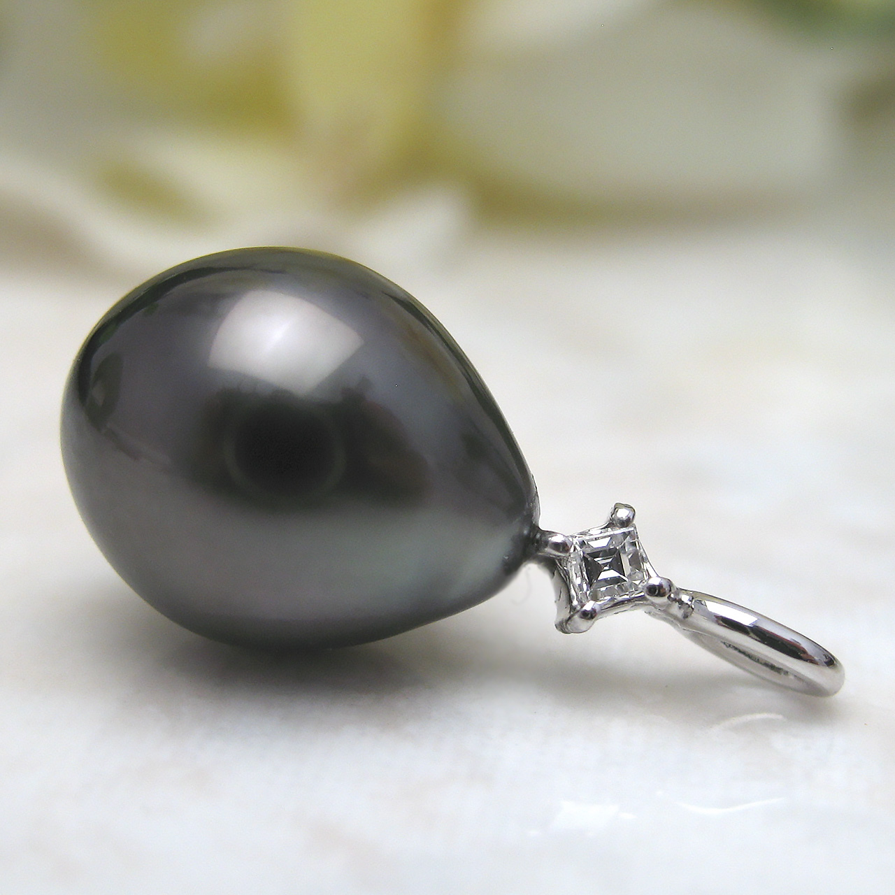 Pt900黒蝶&ダイヤペンダント10ミリ - 画像 (5)