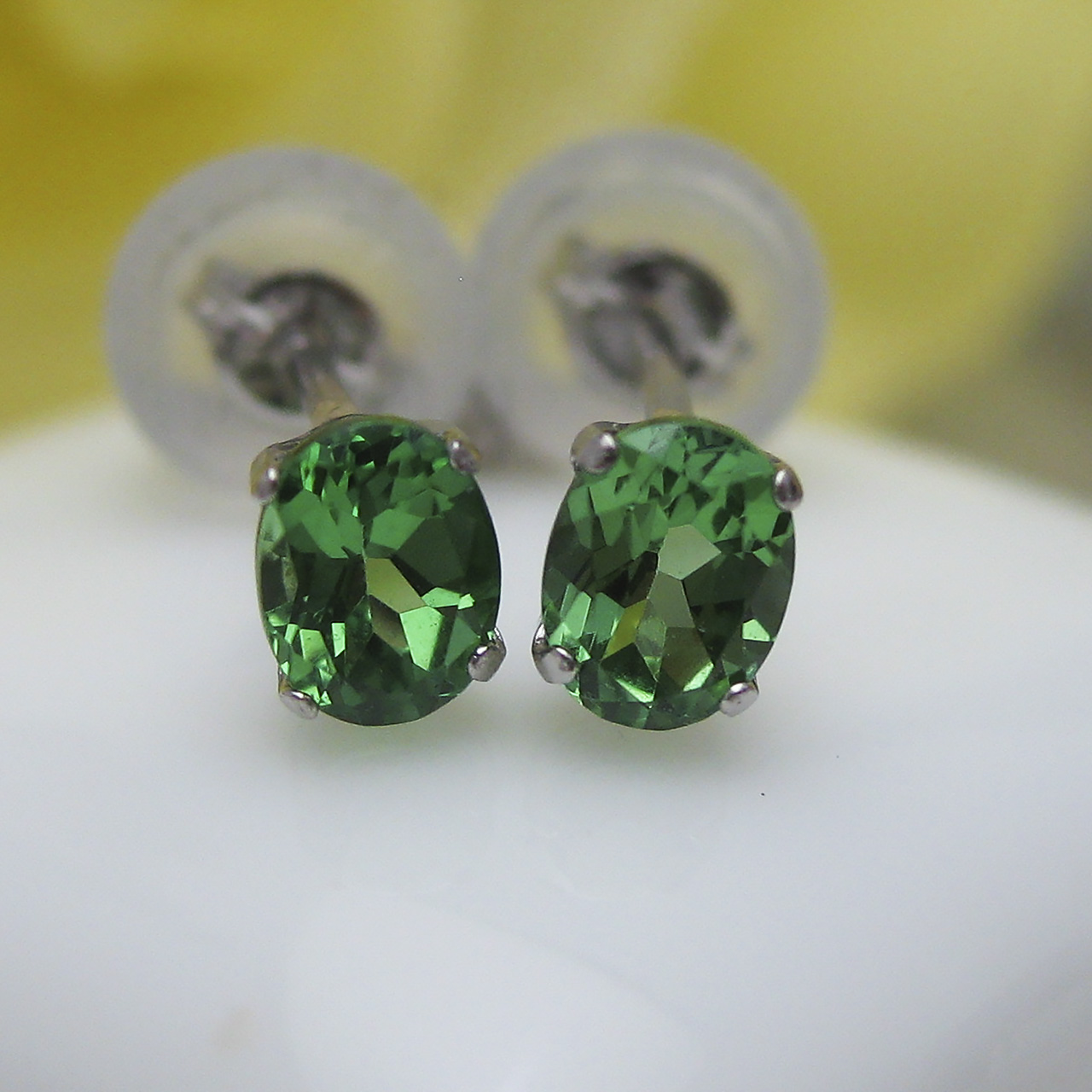 PT900ツァボライト（グリーンガーネット）ピアス - 画像 (5)