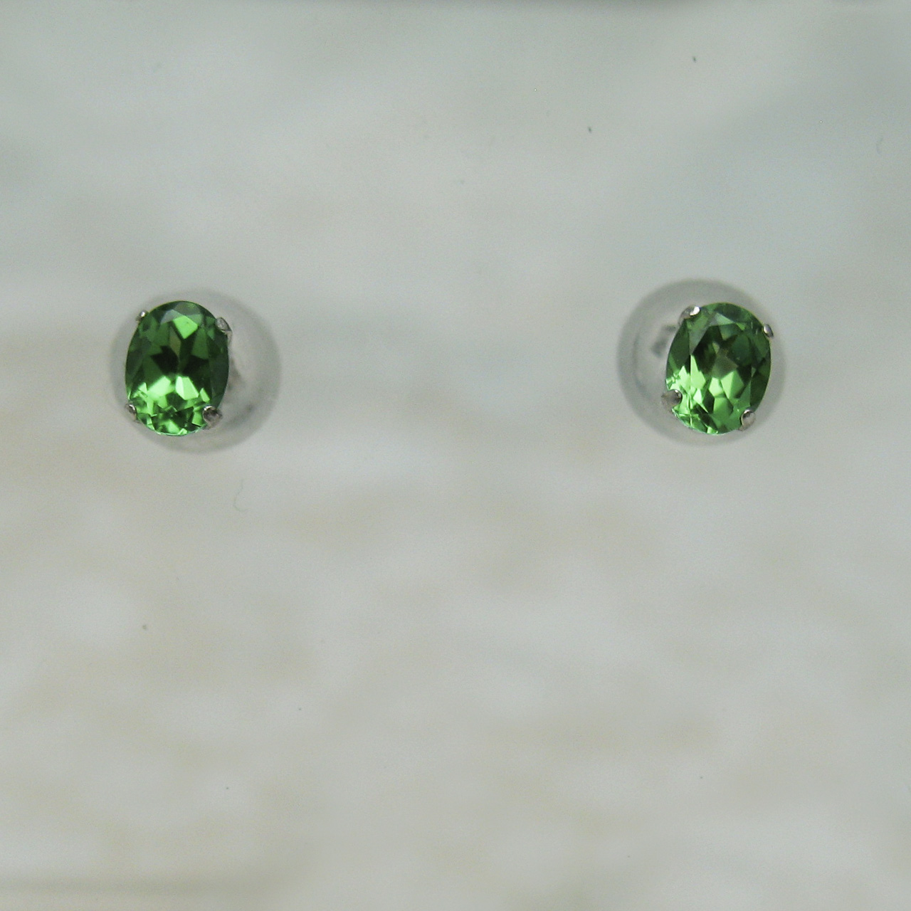 PT900ツァボライト（グリーンガーネット）ピアス - 画像 (2)