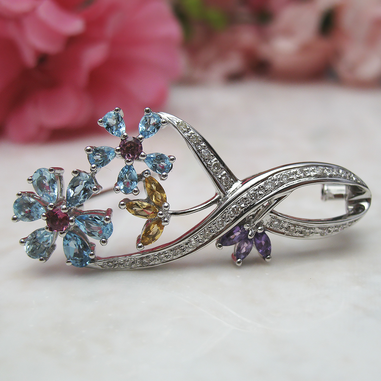 K18WGカラーストーンお花ブローチ B6439