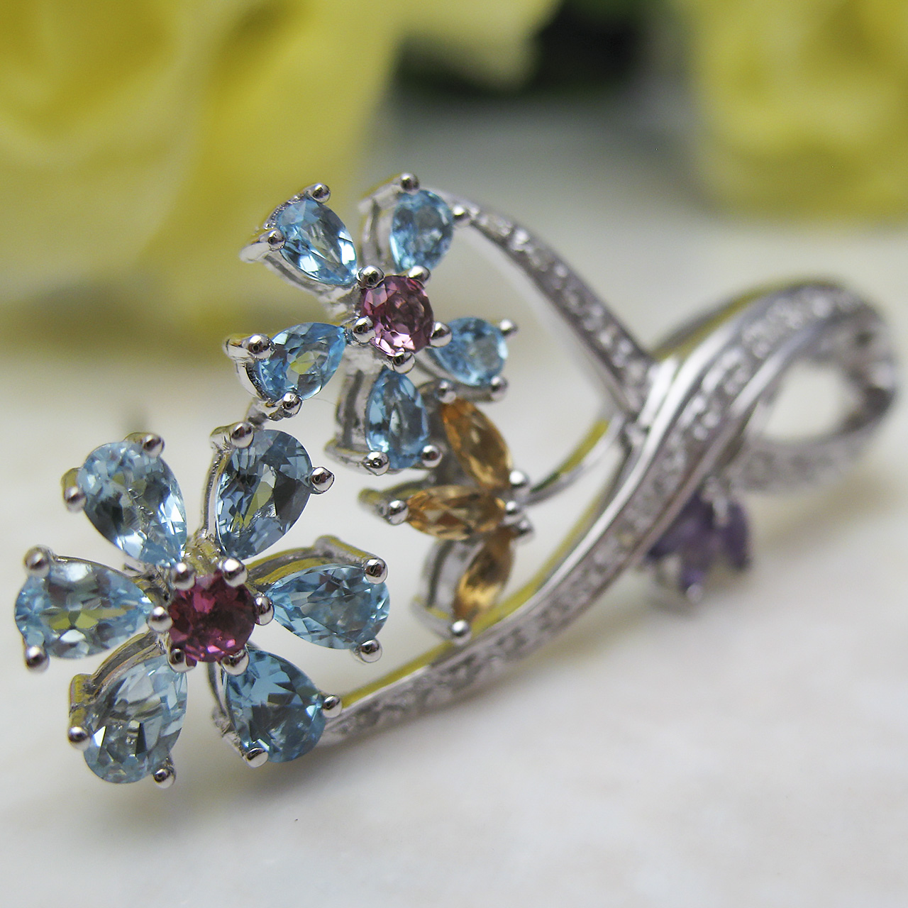 K18WGカラーストーンお花ブローチ　B6439 - 画像 (4)