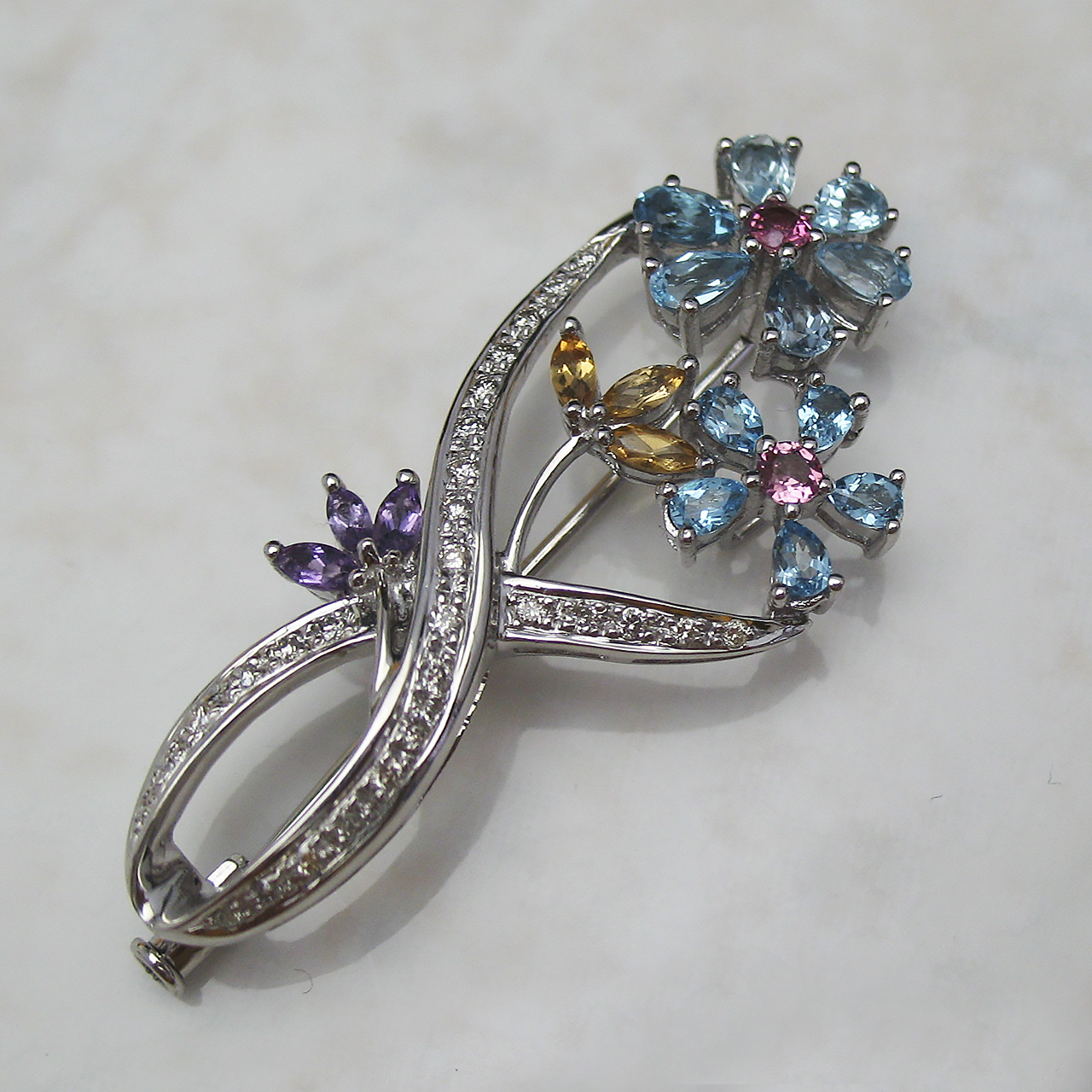 K18WGカラーストーンお花ブローチ　B6439 - 画像 (2)