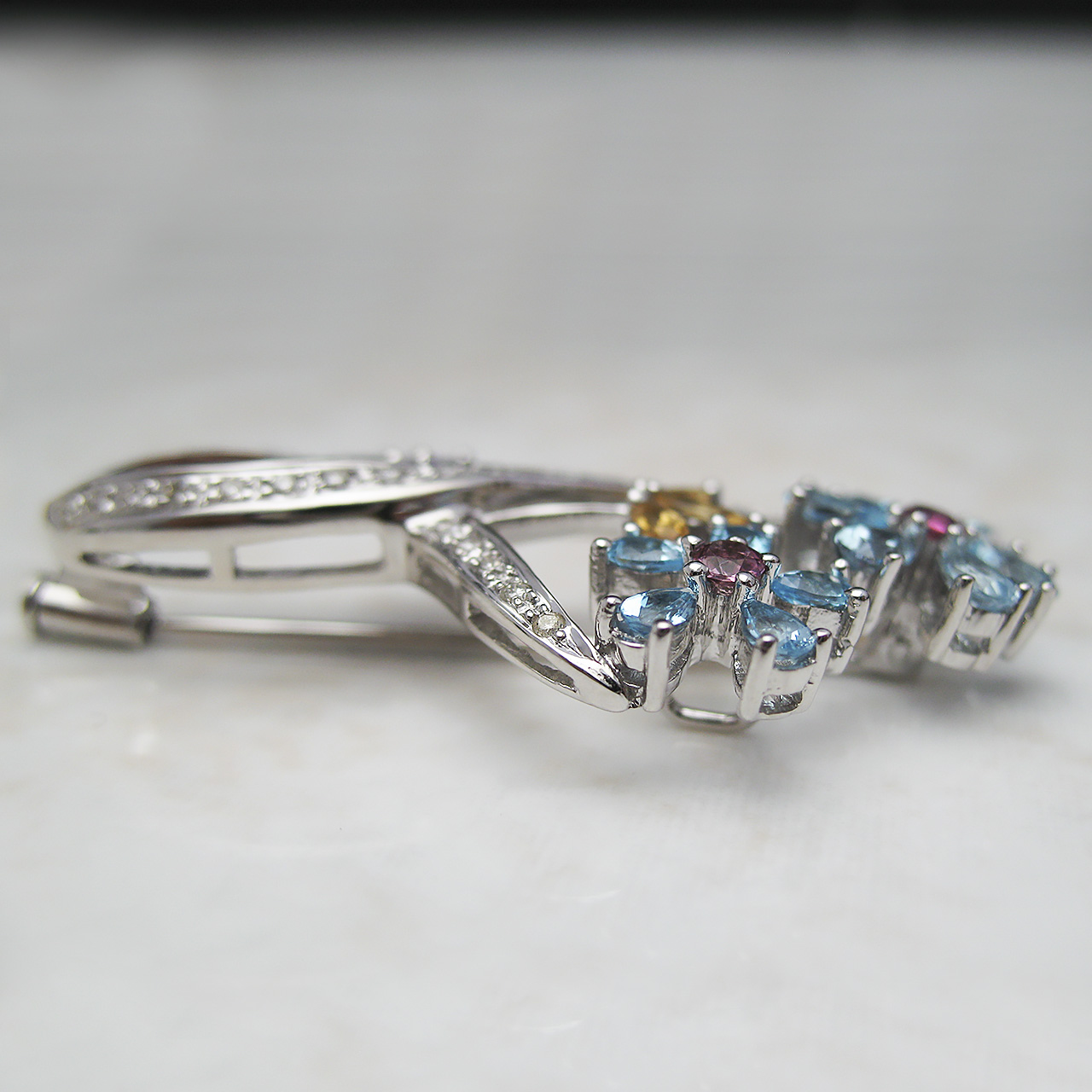 K18WGカラーストーンお花ブローチ　B6439 - 画像 (3)