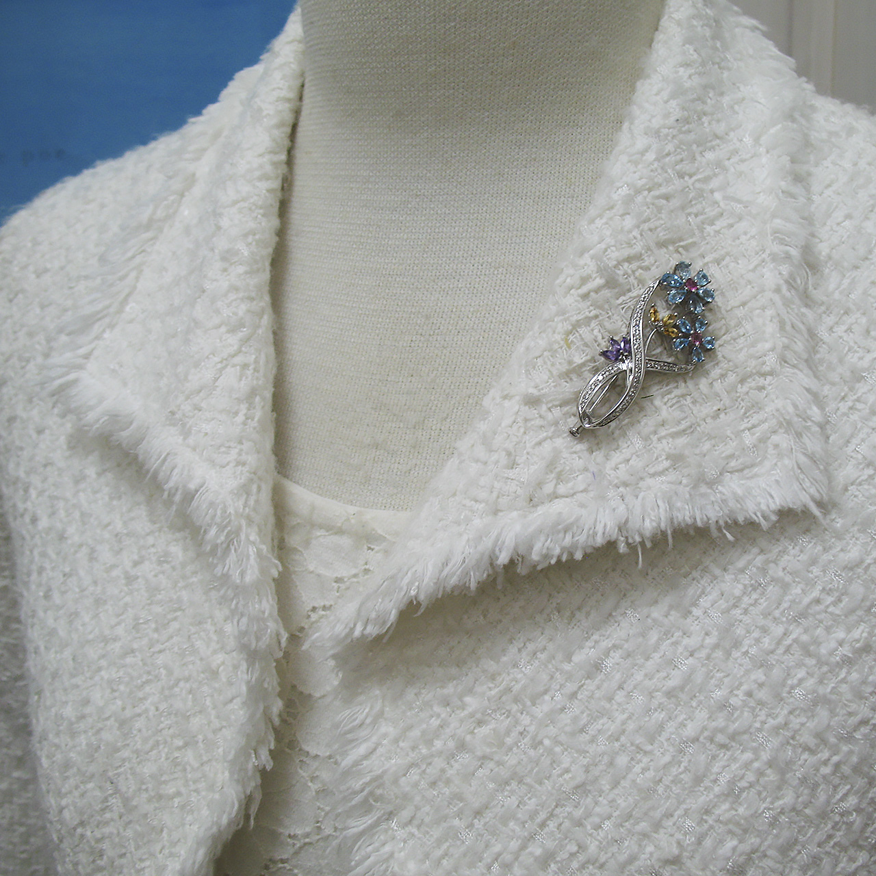 K18WGカラーストーンお花ブローチ　B6439 - 画像 (5)