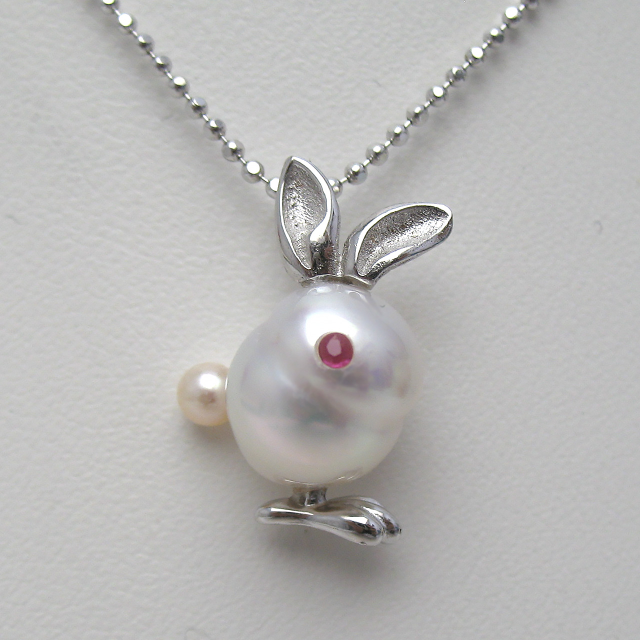 『 帰って来た 白蝶うさこ ルビーアイ スペシャル』ペンダント - 画像 (3)