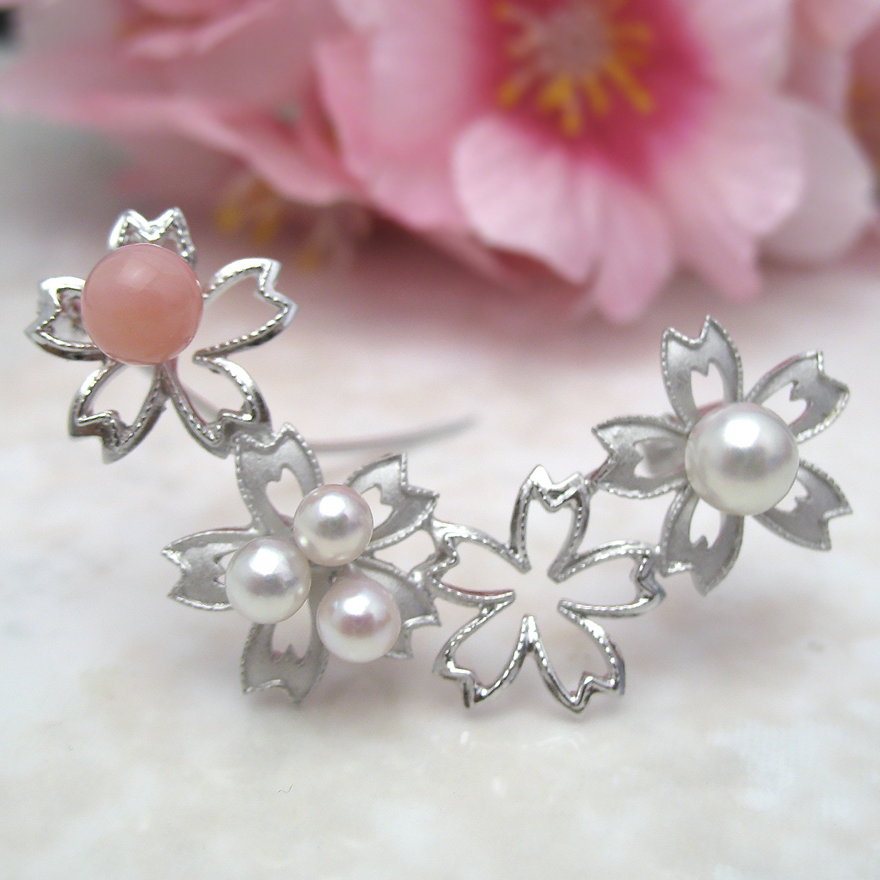 散らない桜ブローチ