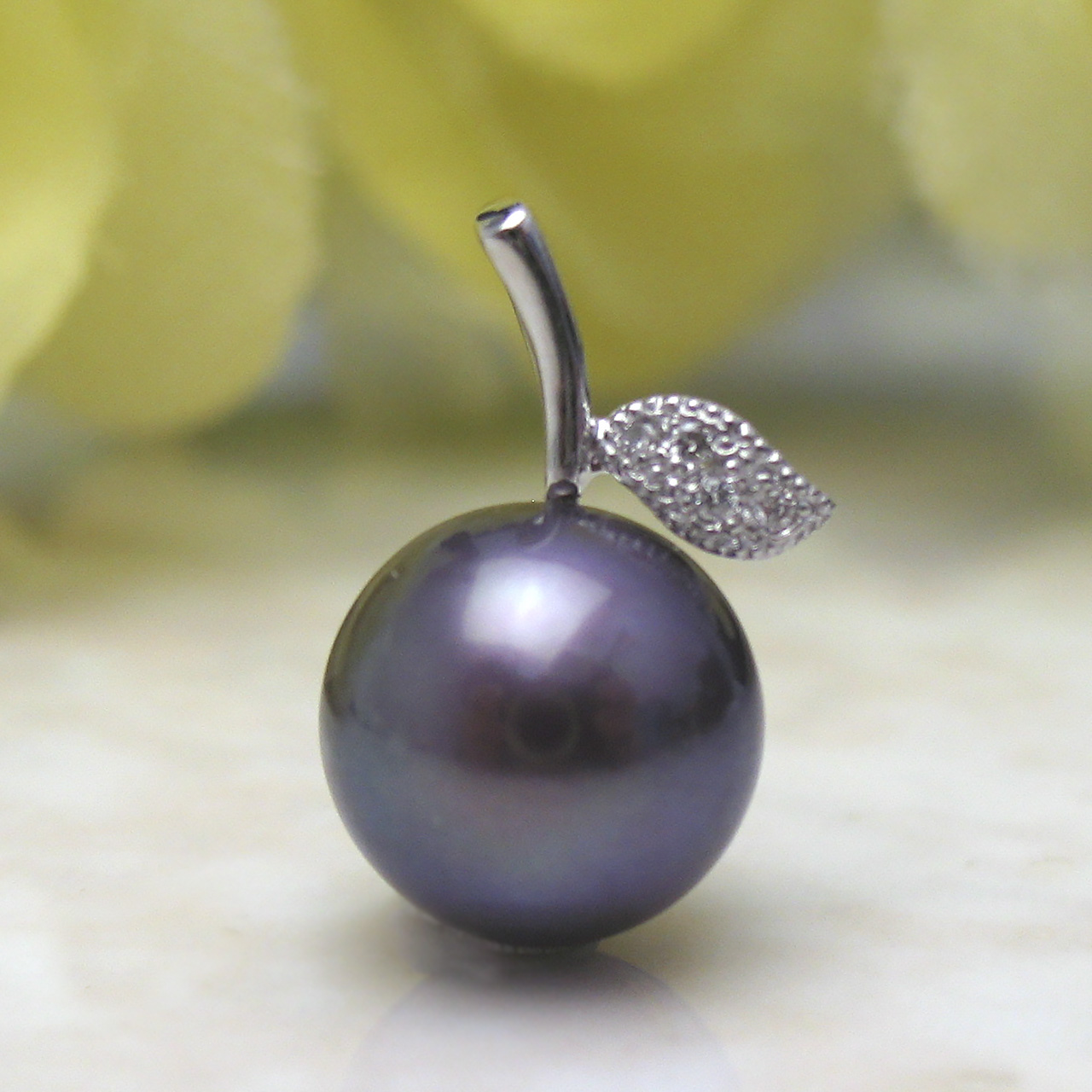 有核淡水真珠 9.9ミリPt900リンゴちゃんペンダント - 画像 (5)