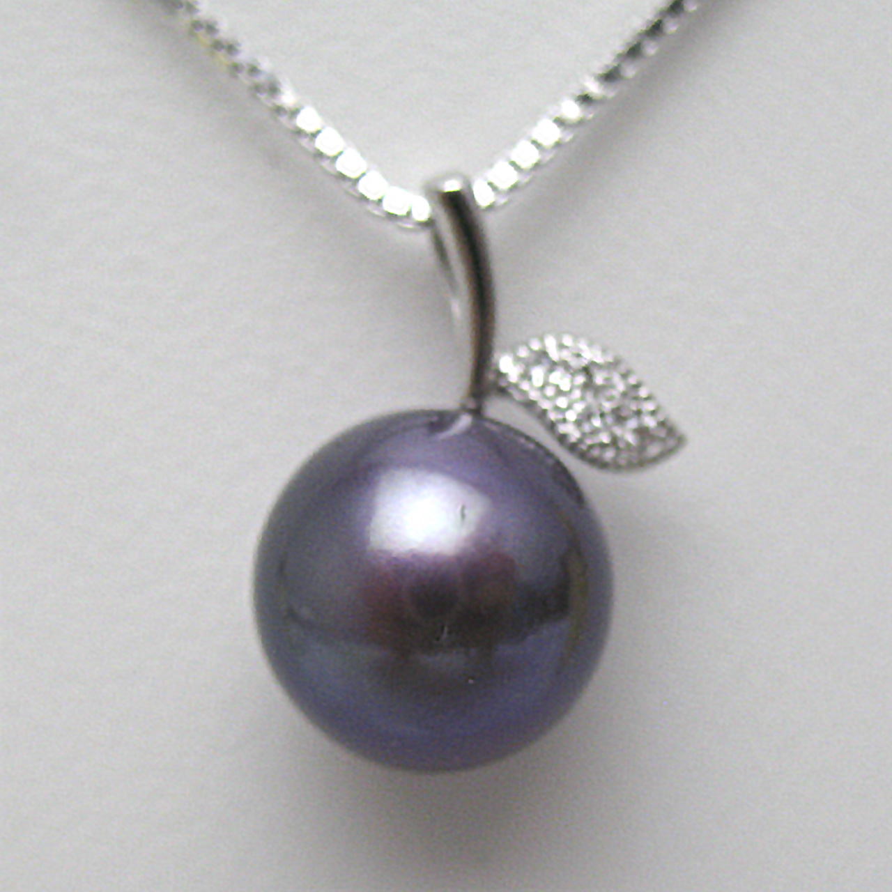 有核淡水真珠 9.9ミリPt900リンゴちゃんペンダント - 画像 (3)