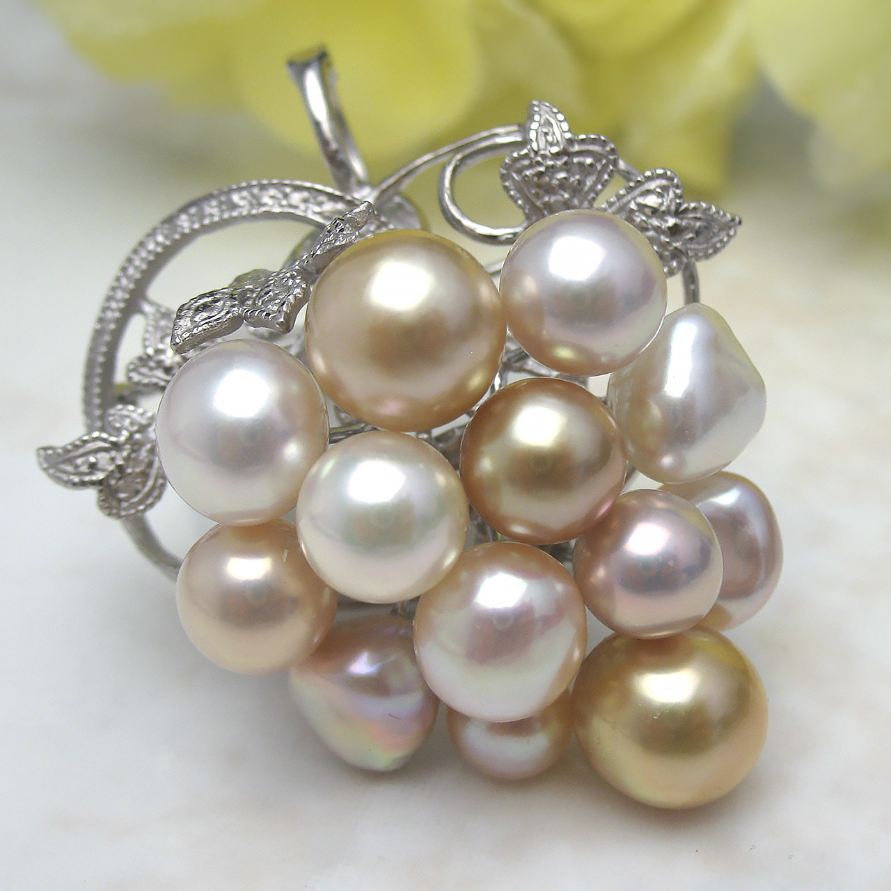 『 フルーツマジック南国コンペティション』ブローチ兼ペンダント