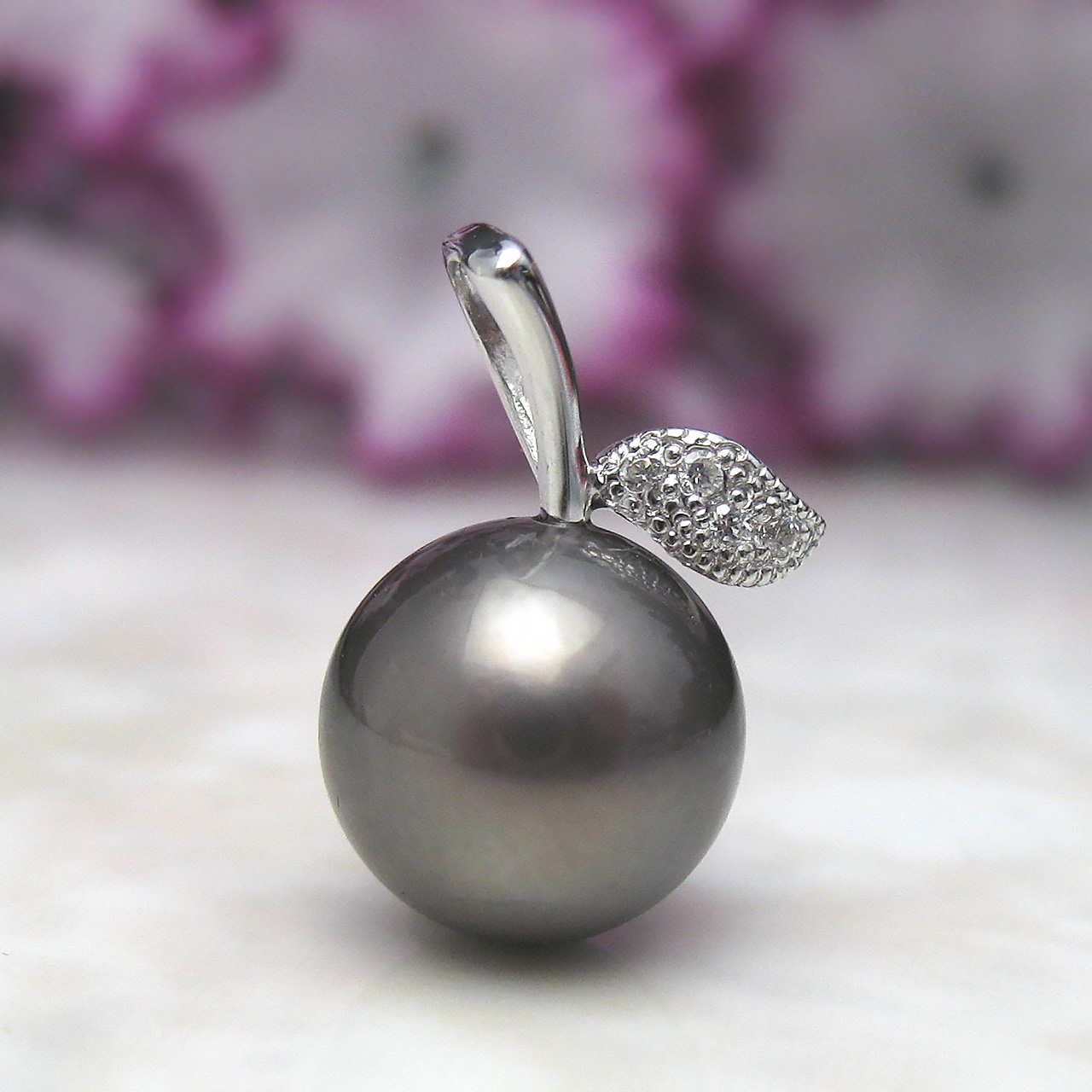 黒蝶真珠 9.3ミリSVリンゴちゃんペンダント - 画像 (5)